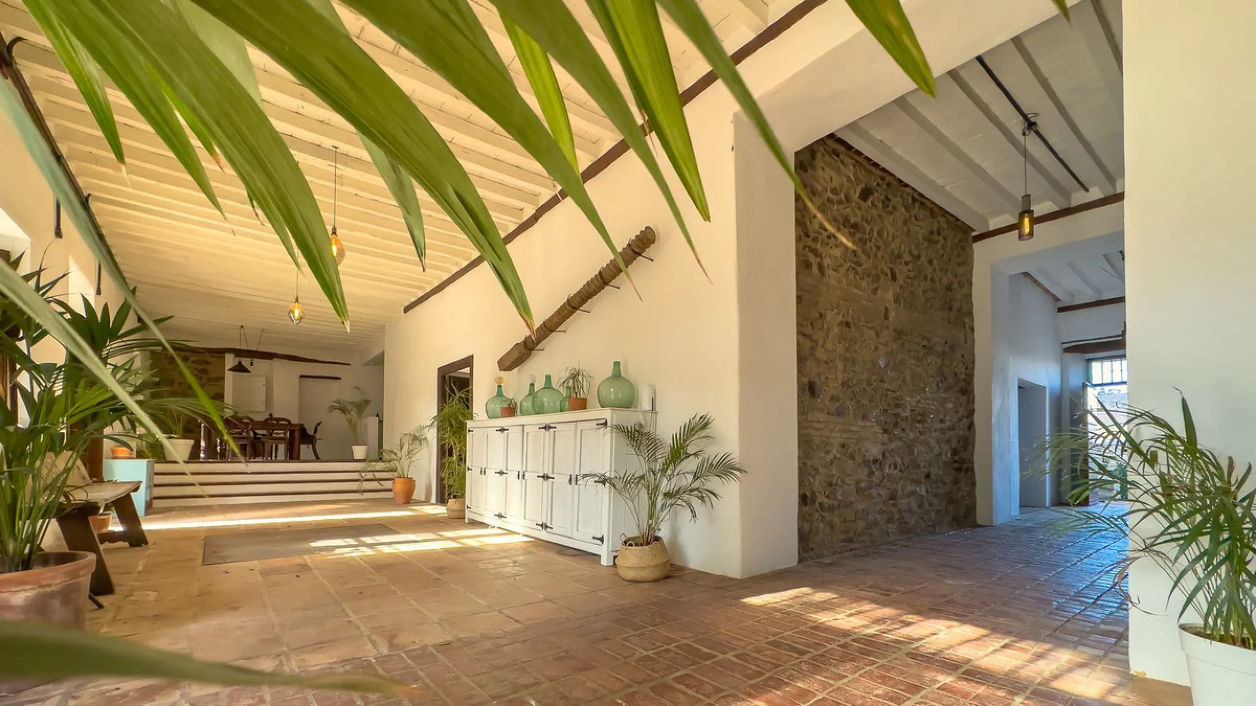 House - Finca - Cortijo в продаже в Málaga, Málaga. В доме 8 спален и 8 ванных комнат. Площадь дома 999 м². Площадь участка 3800 м²