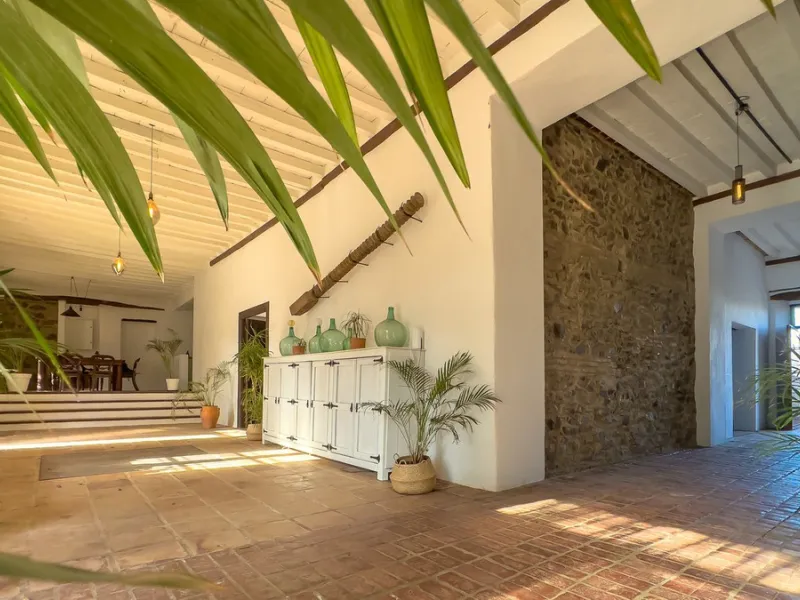 House - Finca - Cortijo в продаже в Málaga, Málaga. В доме 8 спален и 8 ванных комнат. Площадь дома 999 м². Площадь участка 3800 м²