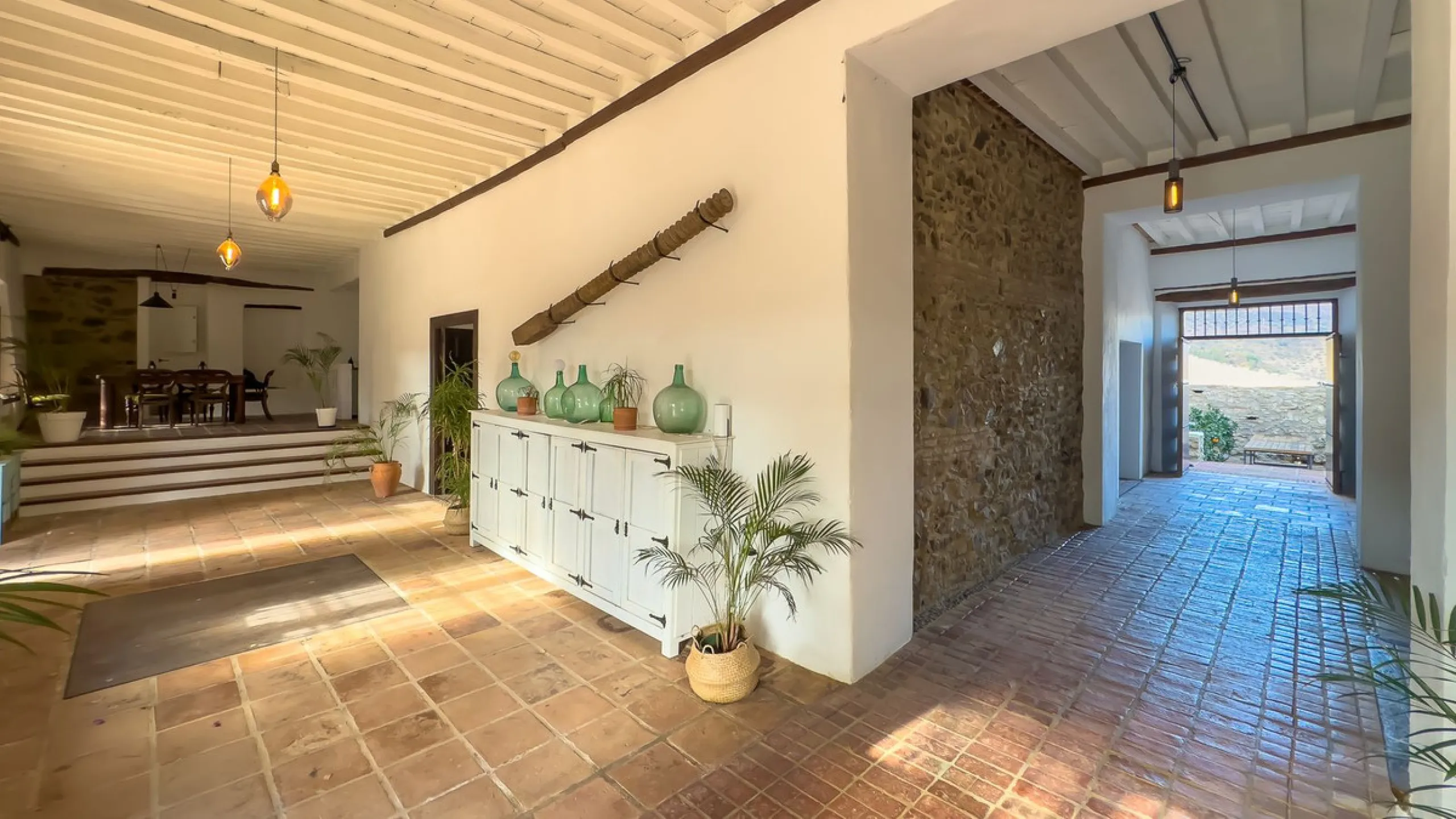 House - Finca - Cortijo в продаже в Málaga, Málaga. В доме 8 спален и 8 ванных комнат. Площадь дома 999 м². Площадь участка 3800 м²