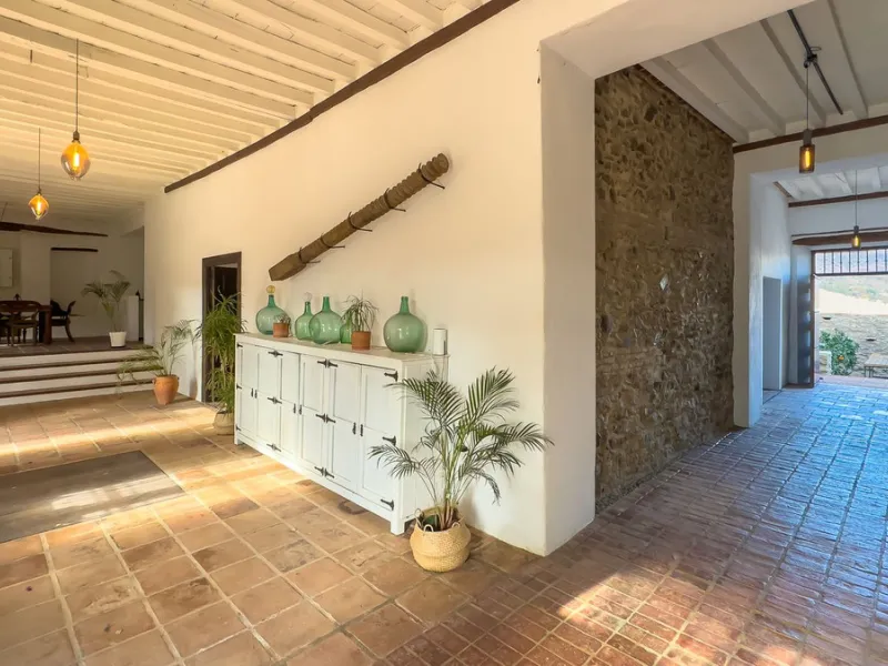 House - Finca - Cortijo в продаже в Málaga, Málaga. В доме 8 спален и 8 ванных комнат. Площадь дома 999 м². Площадь участка 3800 м²