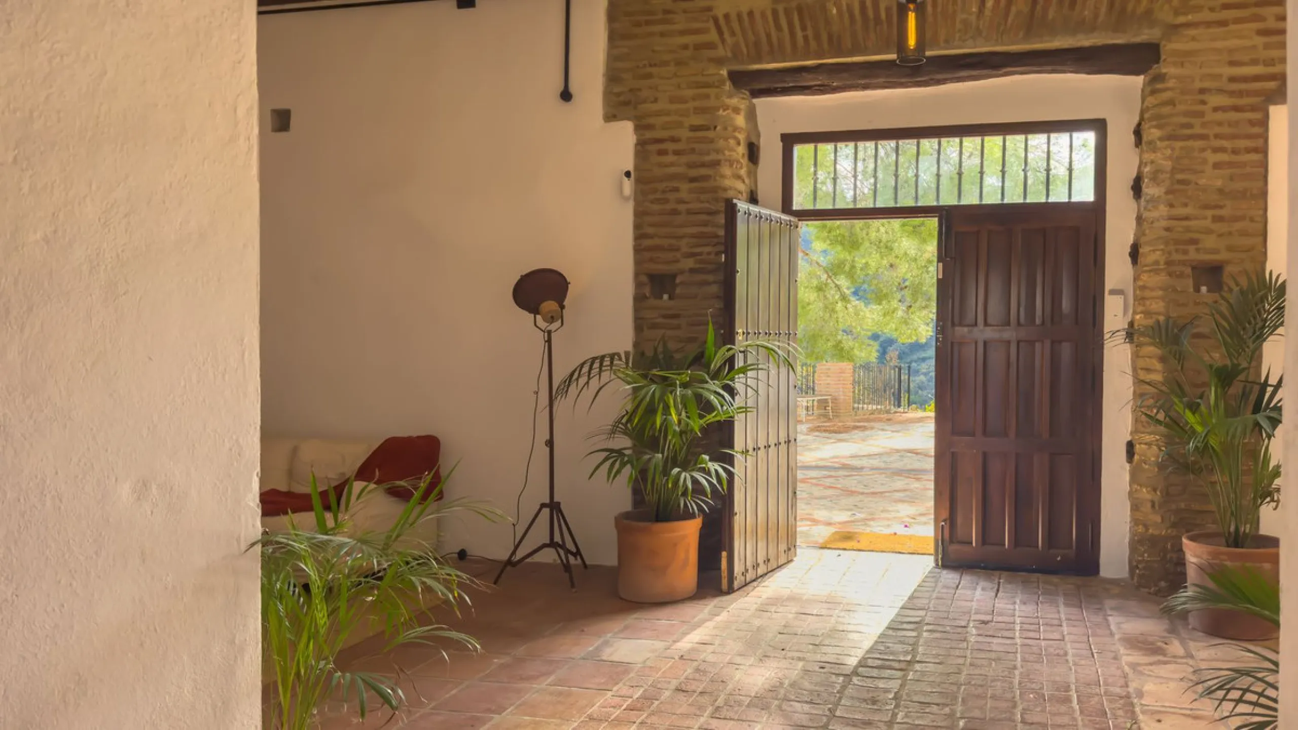 House - Finca - Cortijo в продаже в Málaga, Málaga. В доме 8 спален и 8 ванных комнат. Площадь дома 999 м². Площадь участка 3800 м²