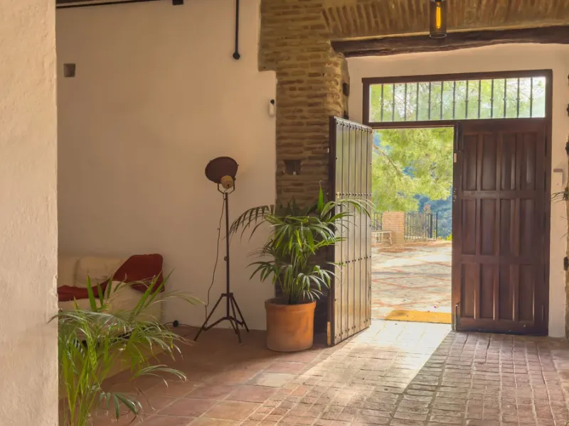 House - Finca - Cortijo в продаже в Málaga, Málaga. В доме 8 спален и 8 ванных комнат. Площадь дома 999 м². Площадь участка 3800 м²