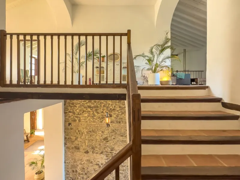 House - Finca - Cortijo в продаже в Málaga, Málaga. В доме 8 спален и 8 ванных комнат. Площадь дома 999 м². Площадь участка 3800 м²