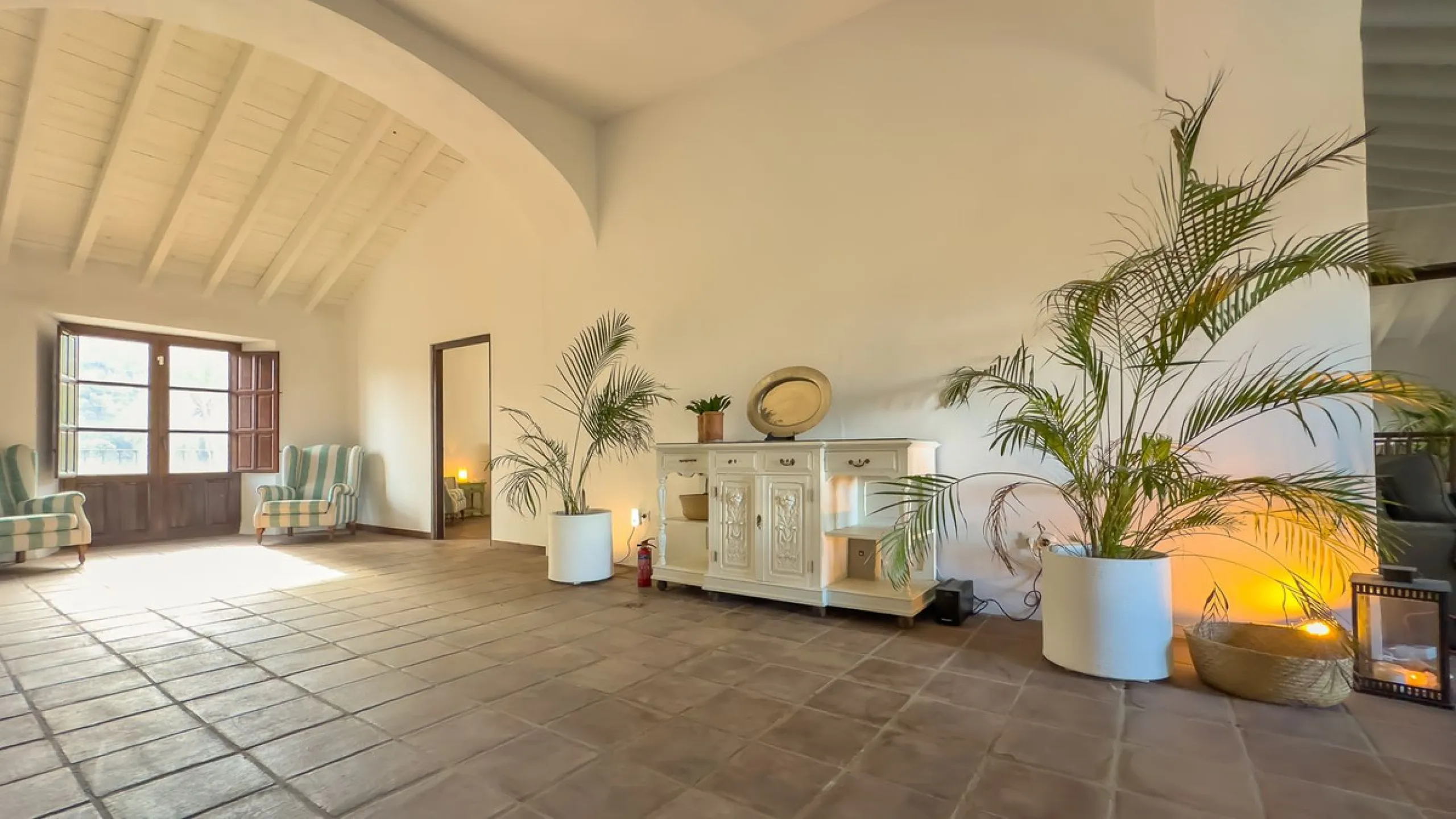 House - Finca - Cortijo в продаже в Málaga, Málaga. В доме 8 спален и 8 ванных комнат. Площадь дома 999 м². Площадь участка 3800 м²
