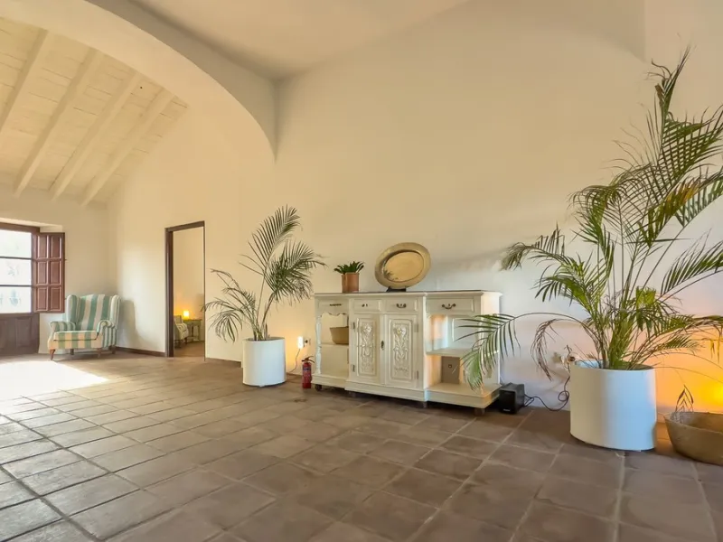 House - Finca - Cortijo в продаже в Málaga, Málaga. В доме 8 спален и 8 ванных комнат. Площадь дома 999 м². Площадь участка 3800 м²