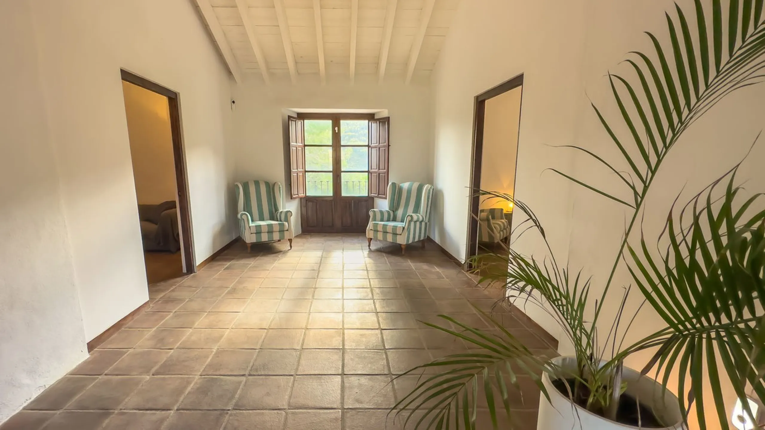 House - Finca - Cortijo в продаже в Málaga, Málaga. В доме 8 спален и 8 ванных комнат. Площадь дома 999 м². Площадь участка 3800 м²
