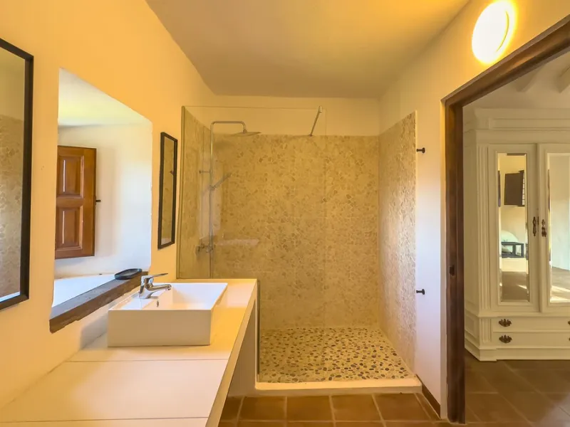 House - Finca - Cortijo в продаже в Málaga, Málaga. В доме 8 спален и 8 ванных комнат. Площадь дома 999 м². Площадь участка 3800 м²