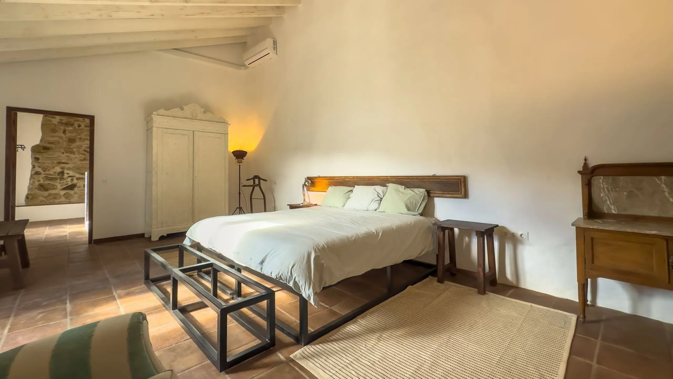 House - Finca - Cortijo в продаже в Málaga, Málaga. В доме 8 спален и 8 ванных комнат. Площадь дома 999 м². Площадь участка 3800 м²