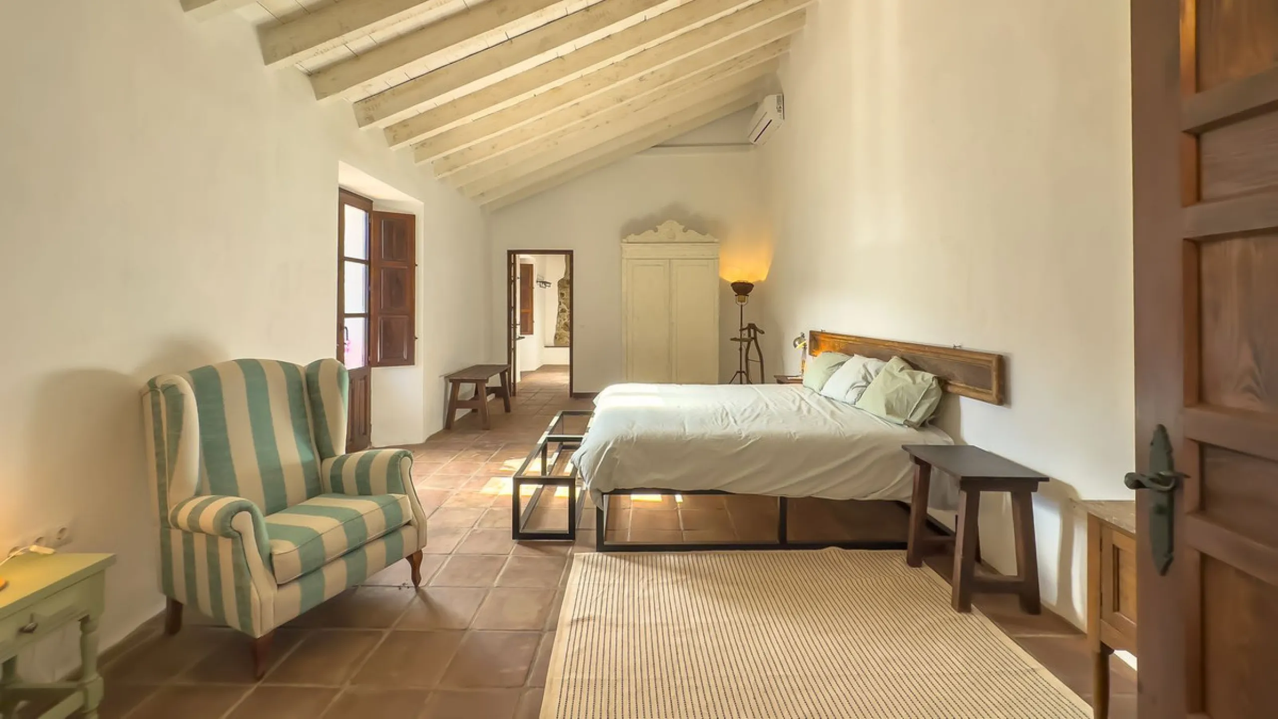 House - Finca - Cortijo в продаже в Málaga, Málaga. В доме 8 спален и 8 ванных комнат. Площадь дома 999 м². Площадь участка 3800 м²