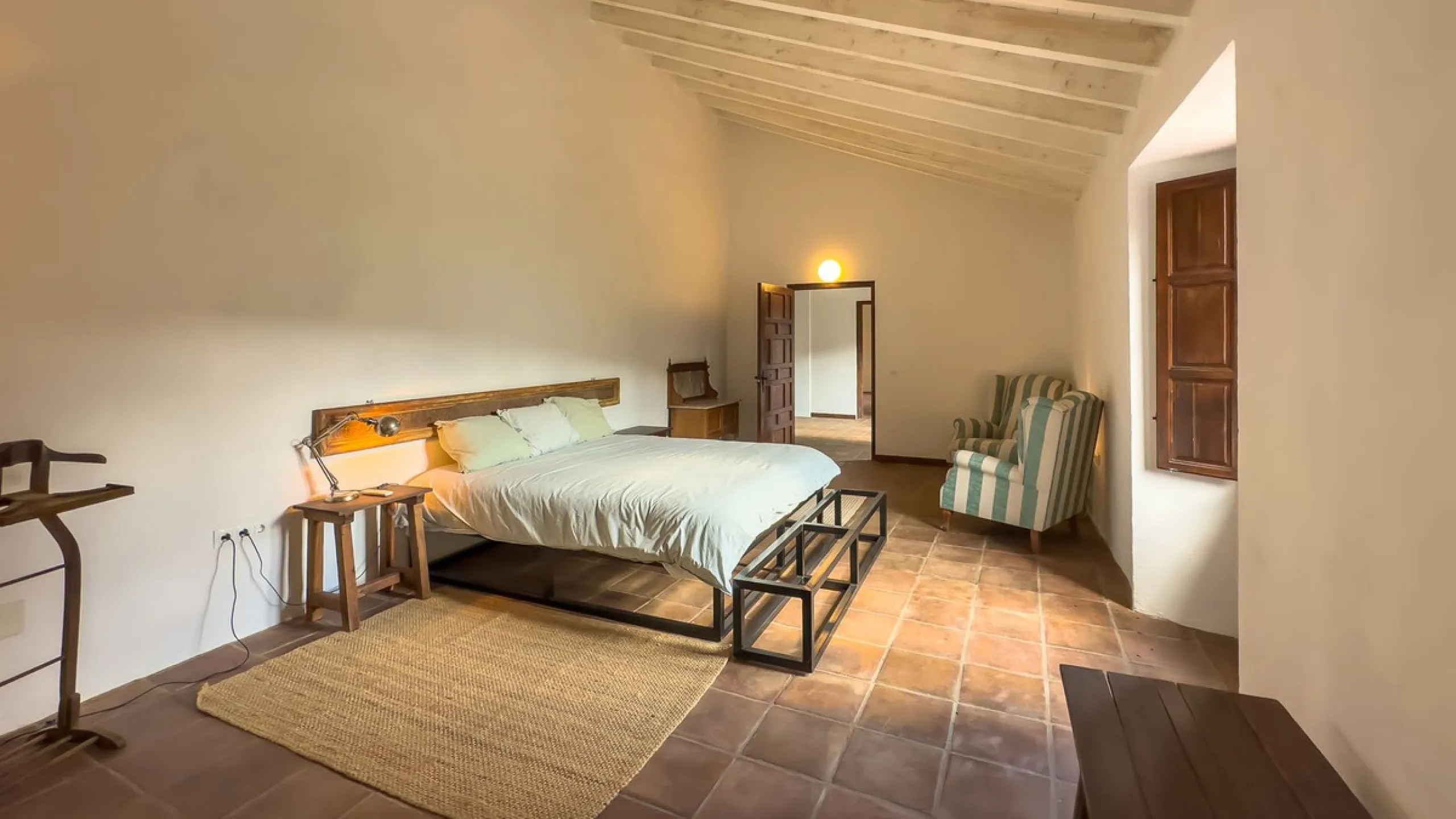 House - Finca - Cortijo в продаже в Málaga, Málaga. В доме 8 спален и 8 ванных комнат. Площадь дома 999 м². Площадь участка 3800 м²