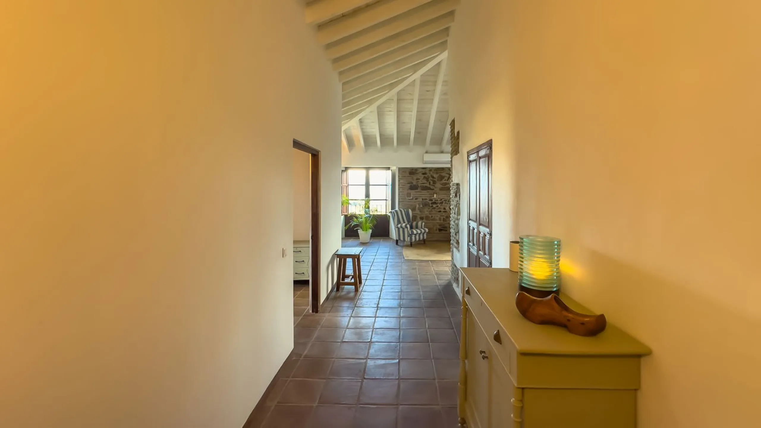 House - Finca - Cortijo в продаже в Málaga, Málaga. В доме 8 спален и 8 ванных комнат. Площадь дома 999 м². Площадь участка 3800 м²