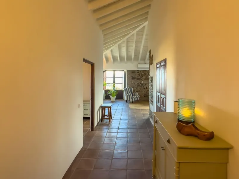 House - Finca - Cortijo в продаже в Málaga, Málaga. В доме 8 спален и 8 ванных комнат. Площадь дома 999 м². Площадь участка 3800 м²