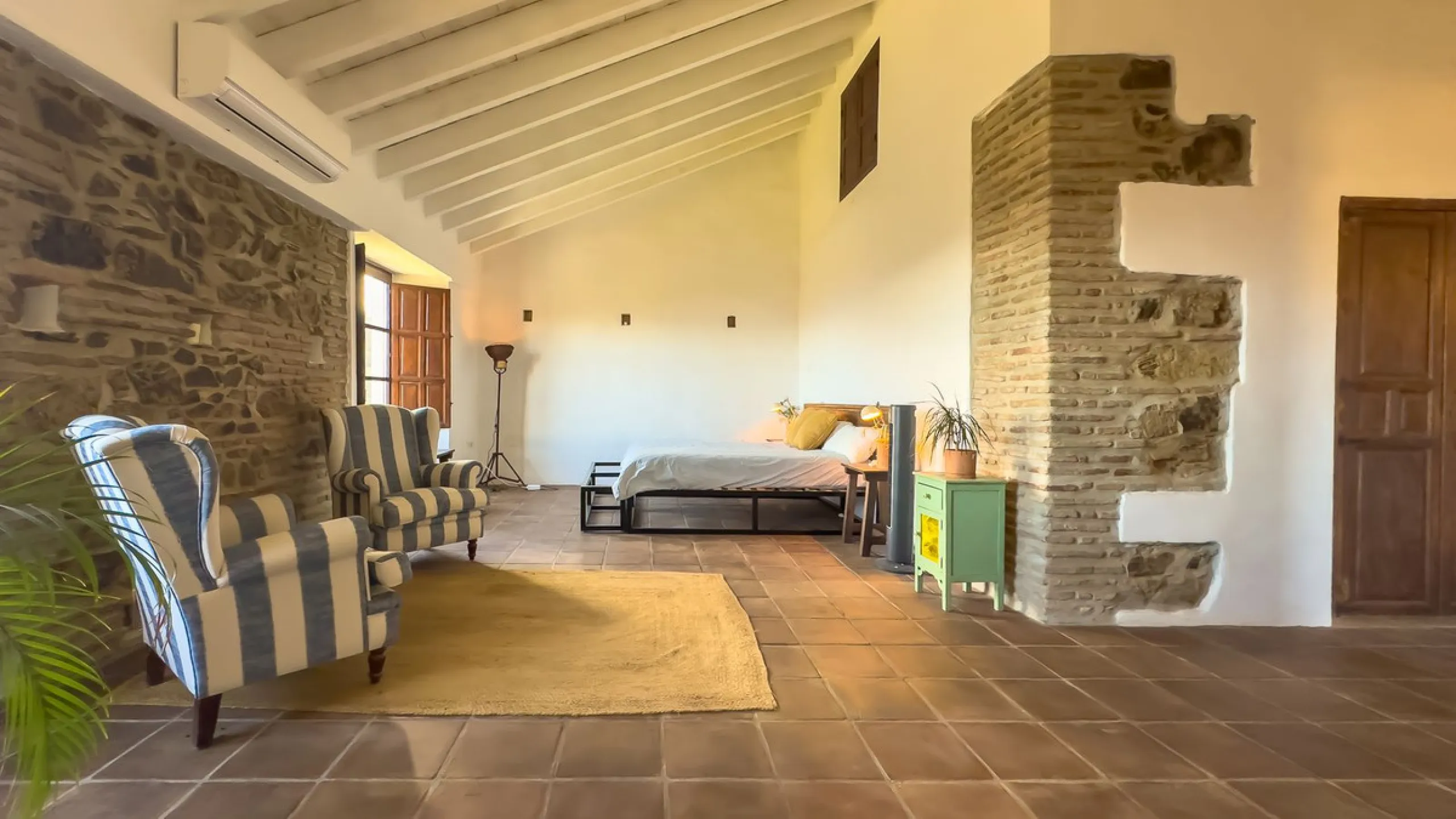 House - Finca - Cortijo в продаже в Málaga, Málaga. В доме 8 спален и 8 ванных комнат. Площадь дома 999 м². Площадь участка 3800 м²