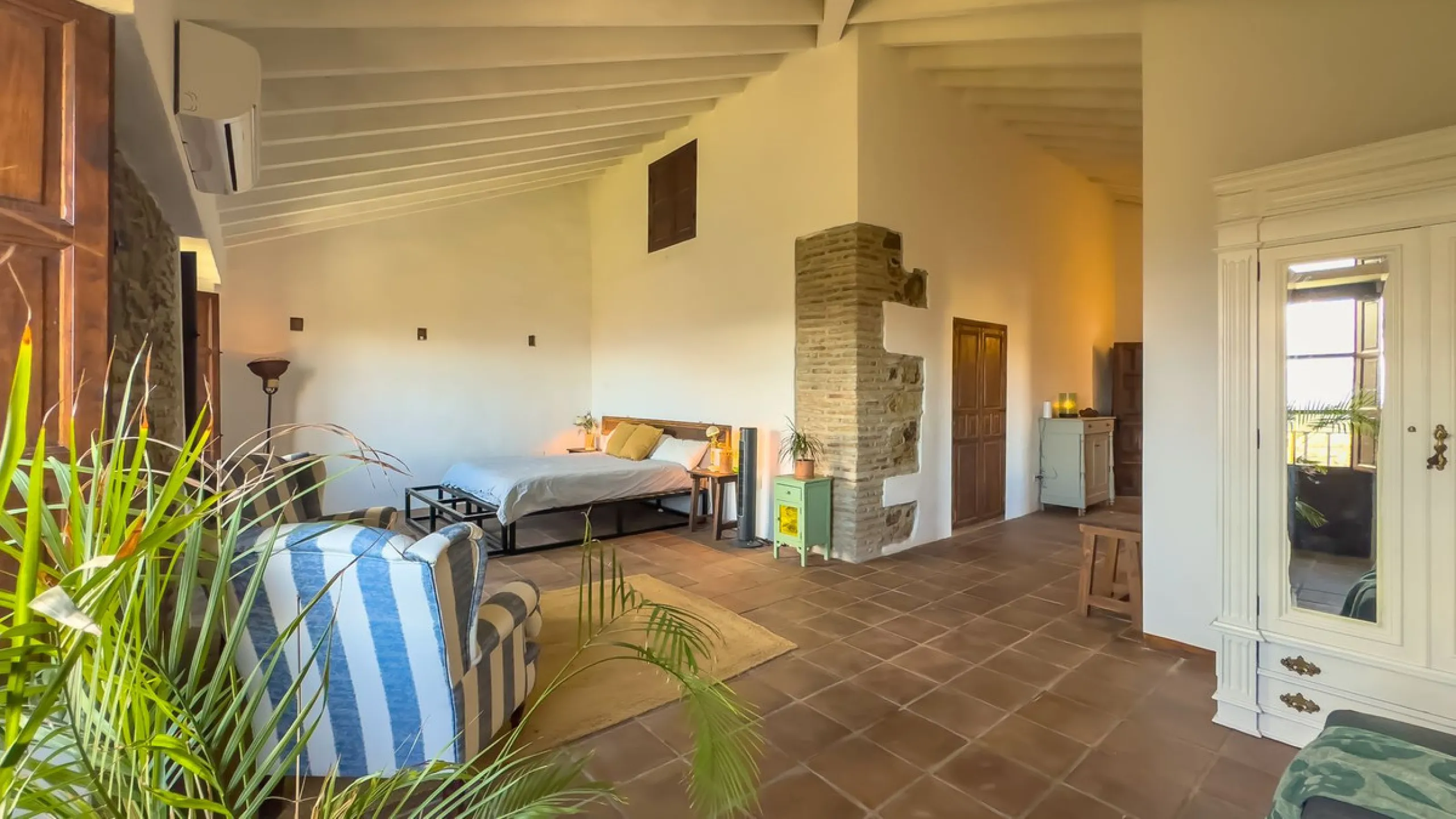 House - Finca - Cortijo в продаже в Málaga, Málaga. В доме 8 спален и 8 ванных комнат. Площадь дома 999 м². Площадь участка 3800 м²