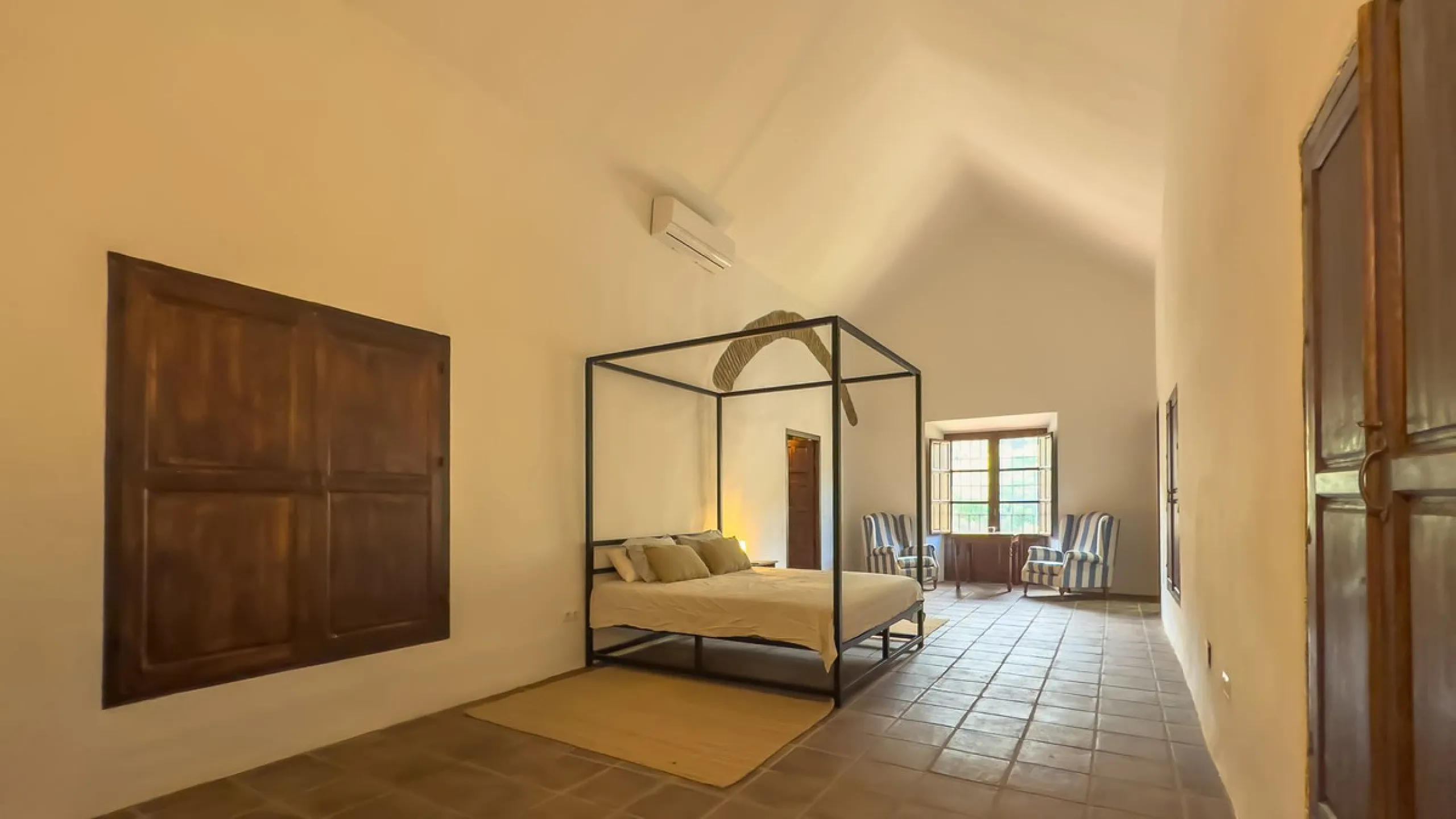 House - Finca - Cortijo в продаже в Málaga, Málaga. В доме 8 спален и 8 ванных комнат. Площадь дома 999 м². Площадь участка 3800 м²