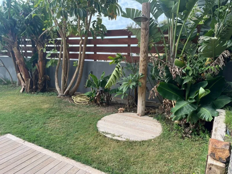 URB Buena Vista. Large villa with sea views in a contemporary style, completed in 2020. Great design and spectacular finishes and top quality materials. The villa has a plot of 600 M2 and a total constructed area of 300m2 on two floors plus a basement. It