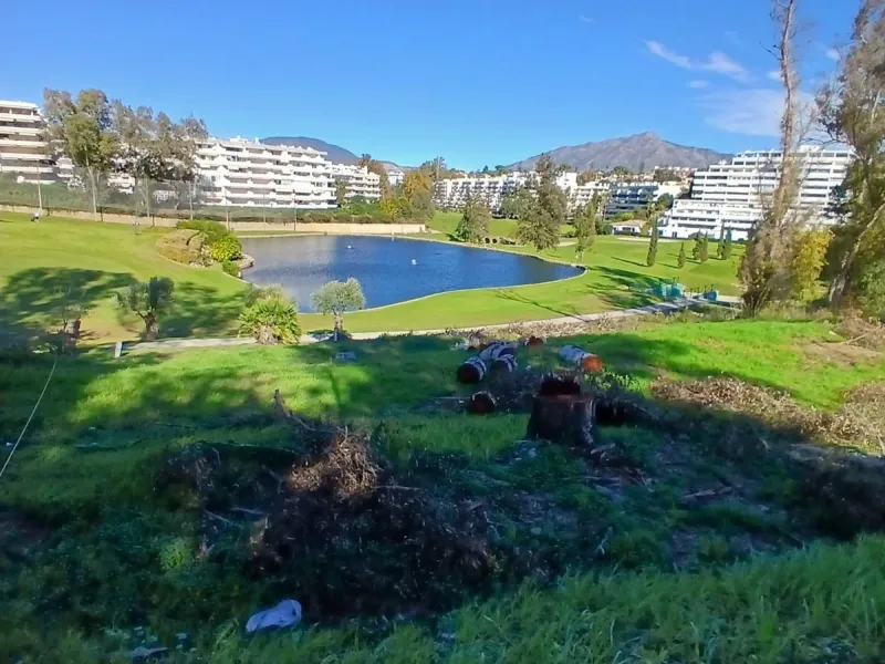 Urban Plot with Completed Project and Building Permit in Effect – Guadalmina Golf Course Frontline
