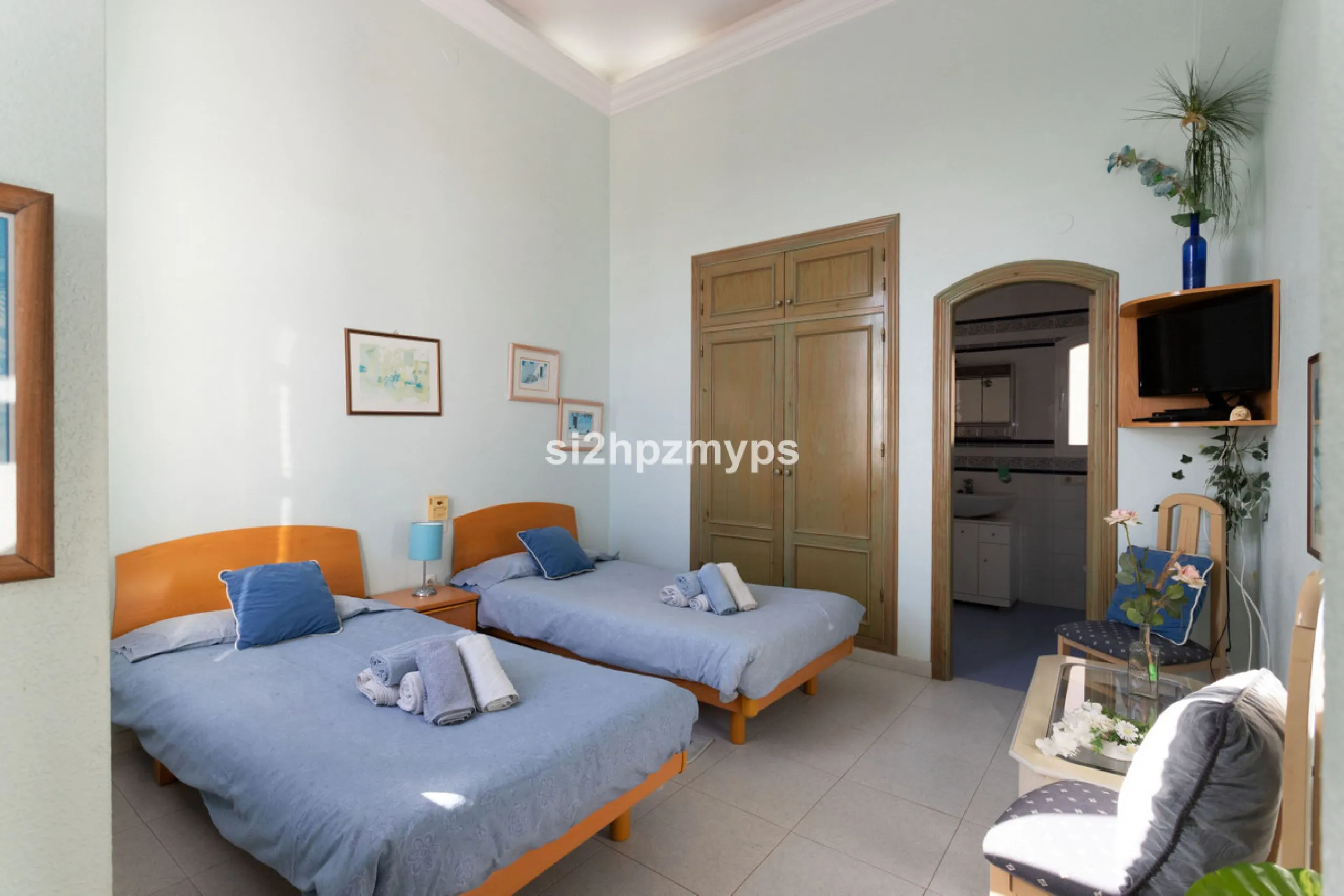 Große Villa in Torrox mit Tennisplatz und guten Geschäftsmöglichkeiten