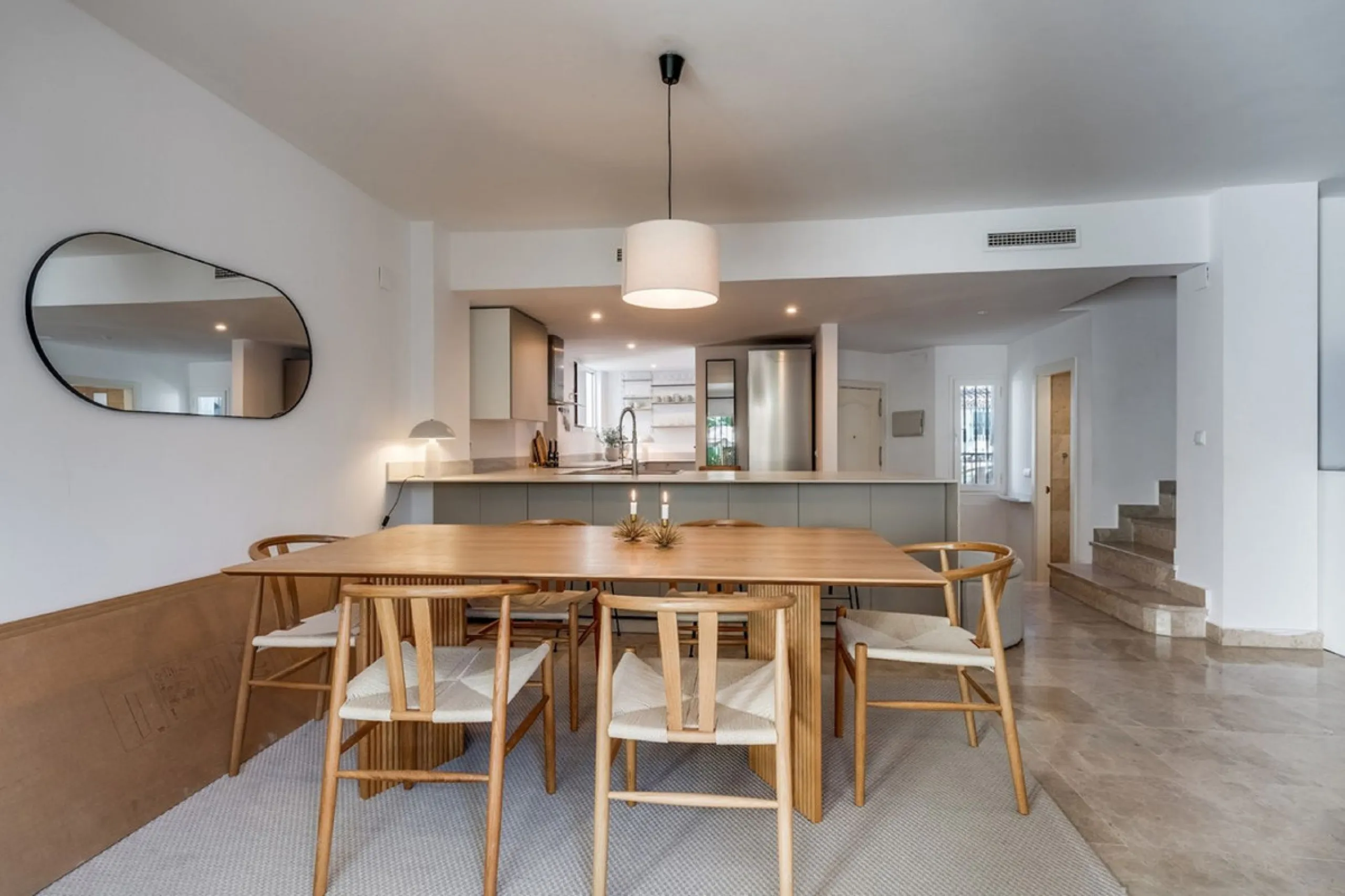 Discover this magnificent three-storey home, recently renovated and designed for both year-round living and rental investment. It offers 4 bedrooms and 4 bathrooms, with bright, well-distributed spaces on every level.