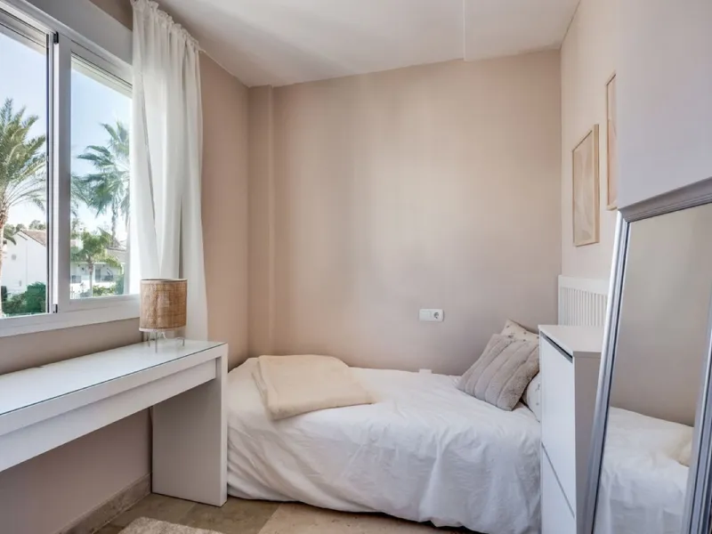 Discover this magnificent three-storey home, recently renovated and designed for both year-round living and rental investment. It offers 4 bedrooms and 4 bathrooms, with bright, well-distributed spaces on every level.
