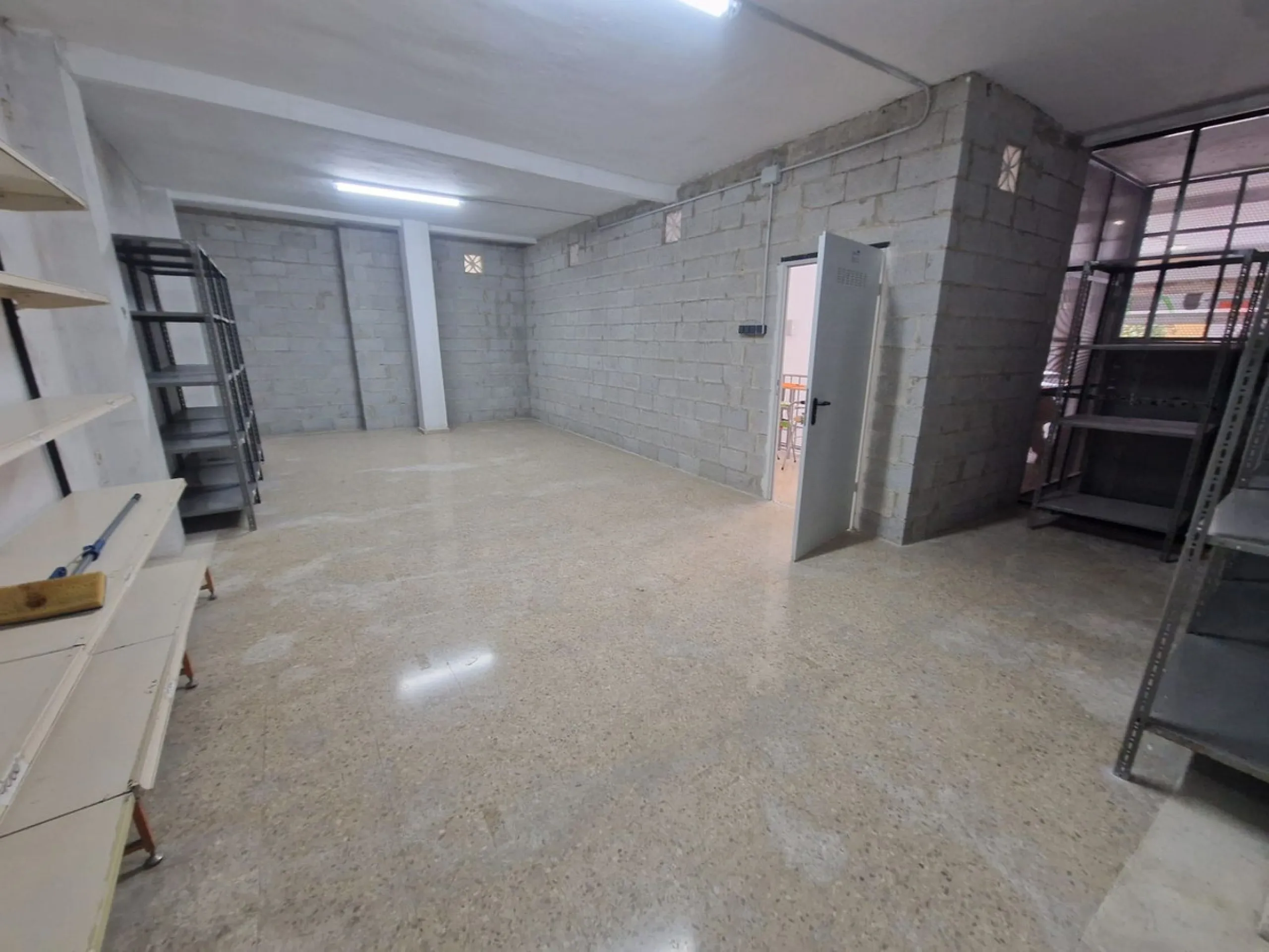 Unique Investment Opportunity in Fuengirola – Commercial Premises with Storage Unit Project and License