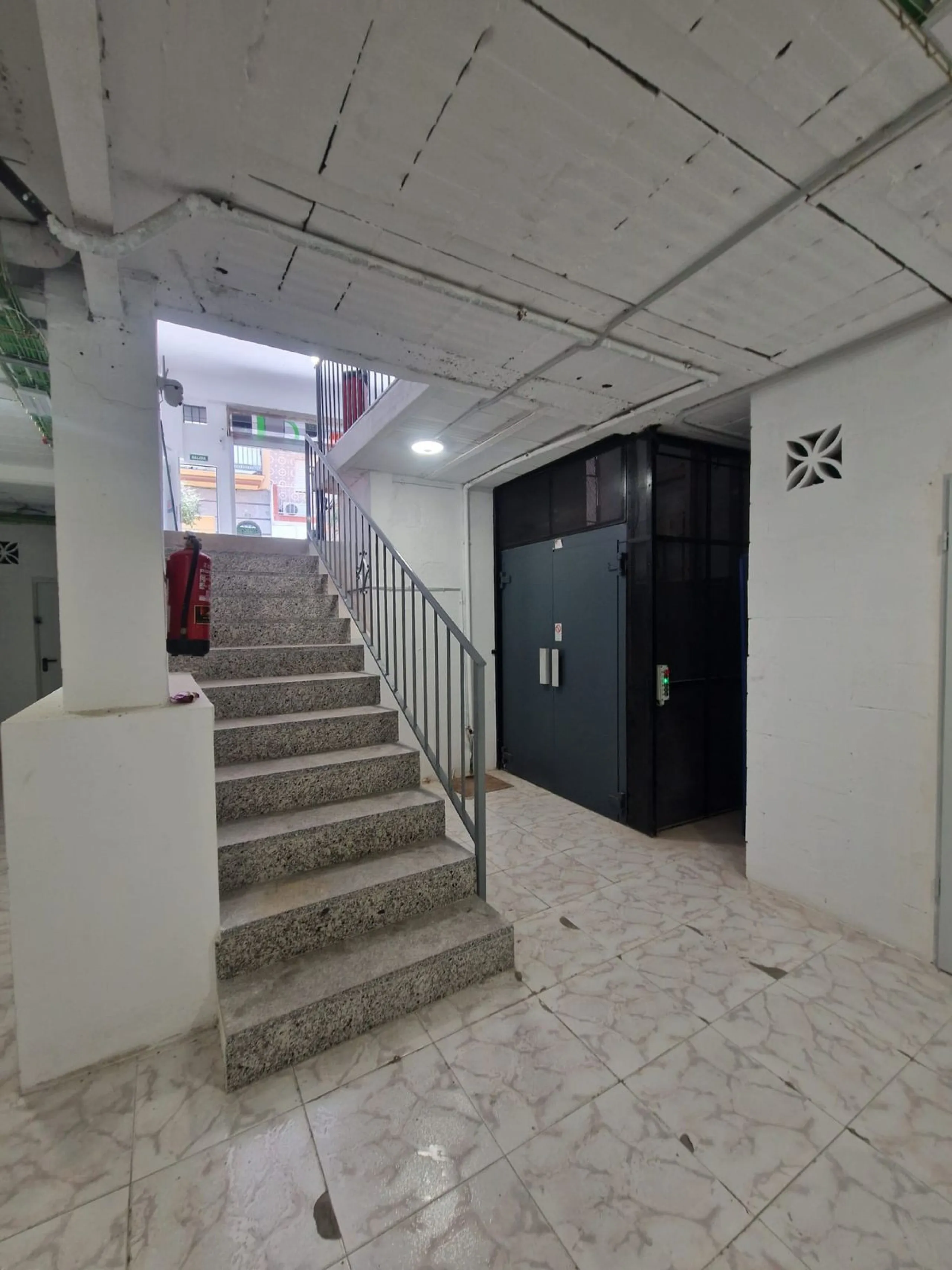 Unique Investment Opportunity in Fuengirola – Commercial Premises with Storage Unit Project and License