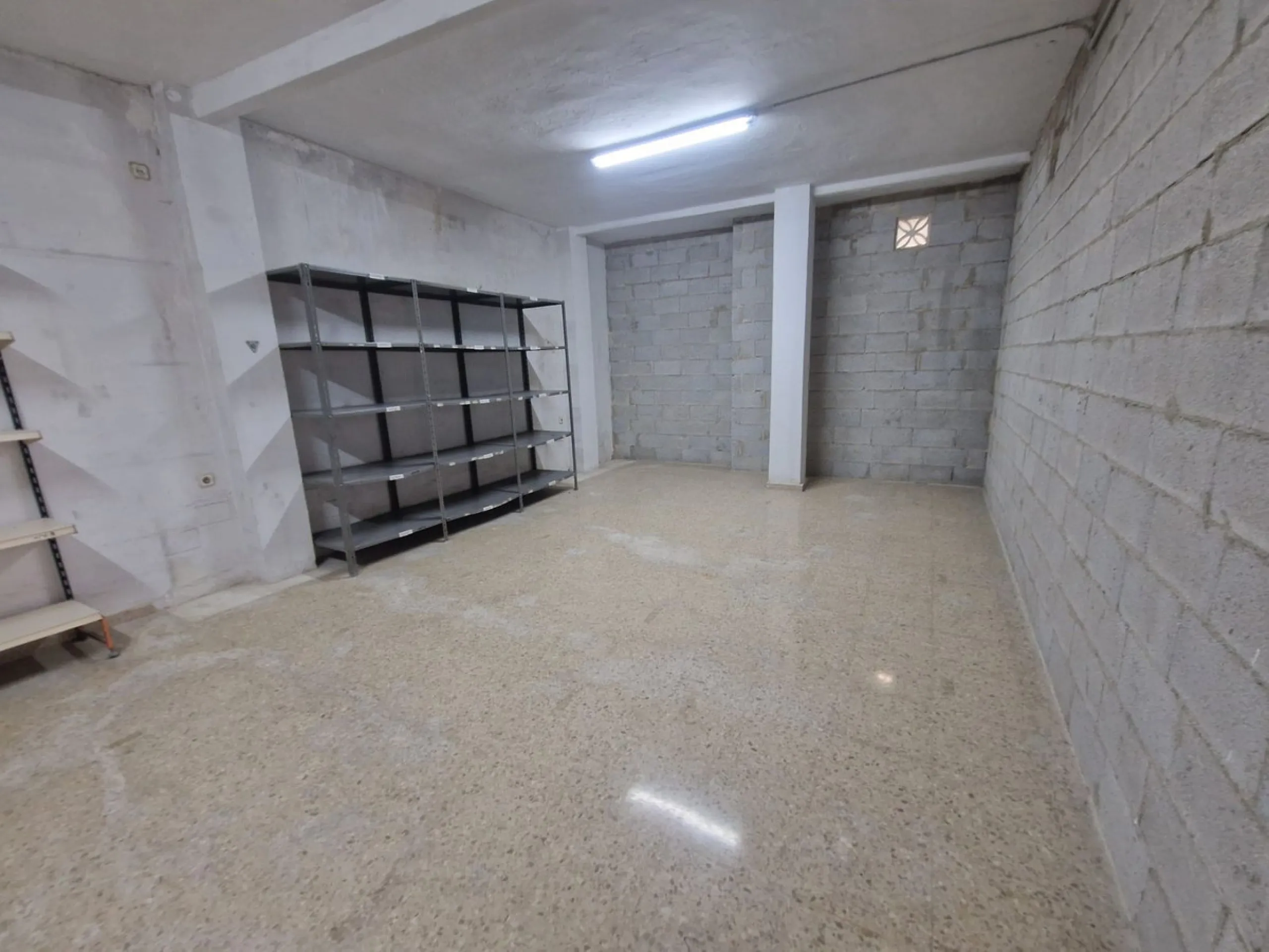 Unique Investment Opportunity in Fuengirola – Commercial Premises with Storage Unit Project and License