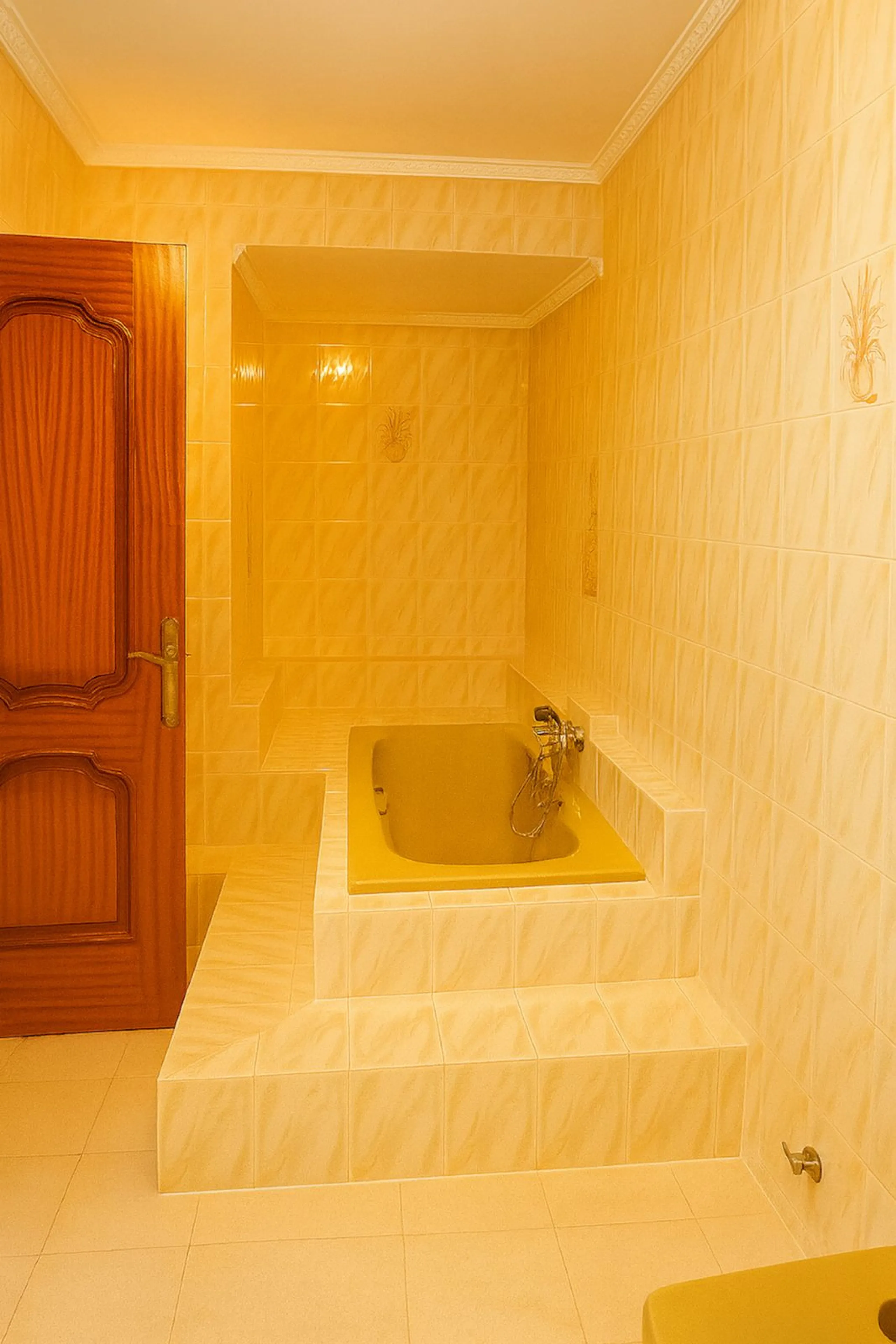 House - Detached Villa в продаже в Torremolinos, Málaga. В доме 3 спален и 3 ванных комнат. Площадь дома 263 м². Площадь участка 913 м²