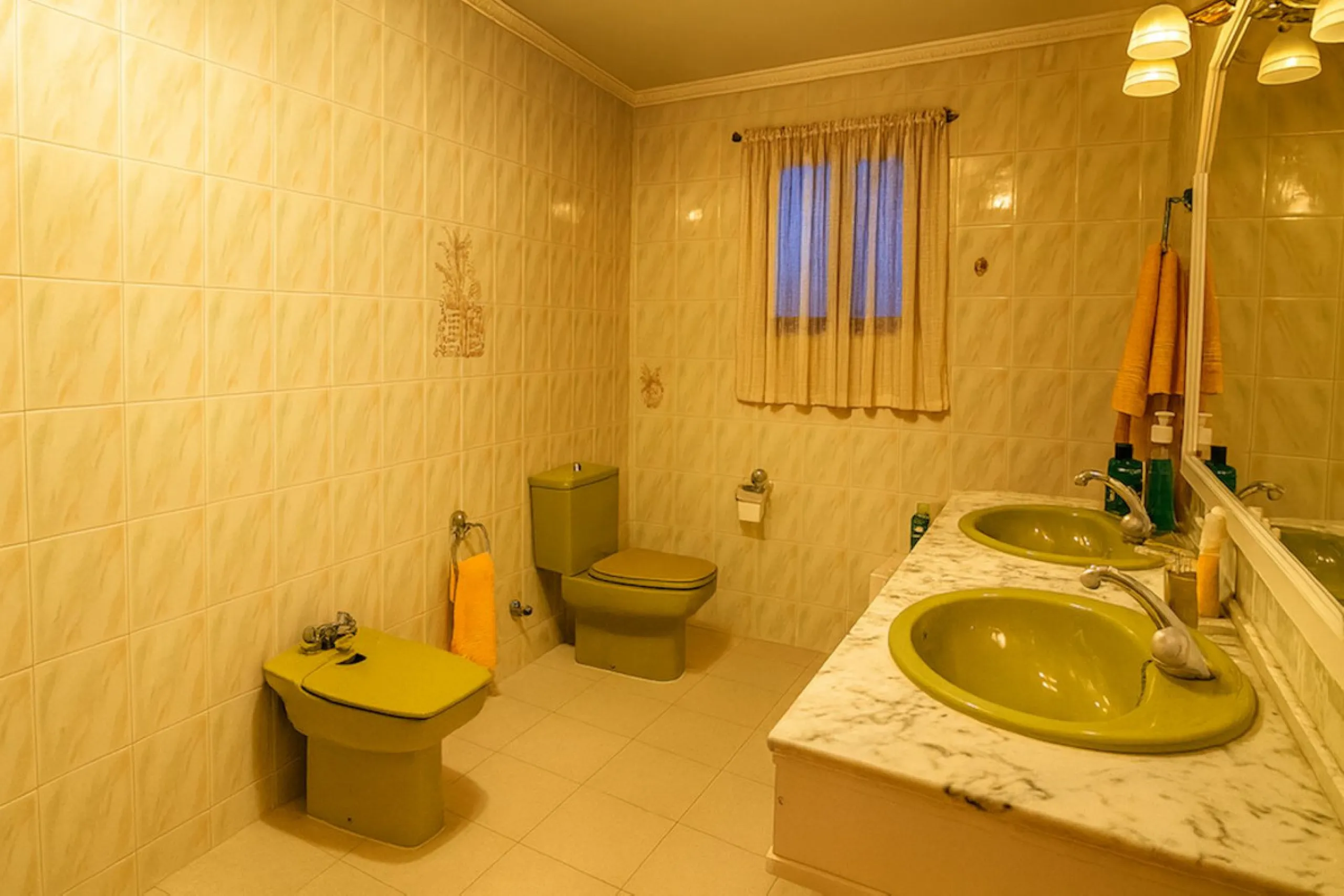 House - Detached Villa в продаже в Torremolinos, Málaga. В доме 3 спален и 3 ванных комнат. Площадь дома 263 м². Площадь участка 913 м²