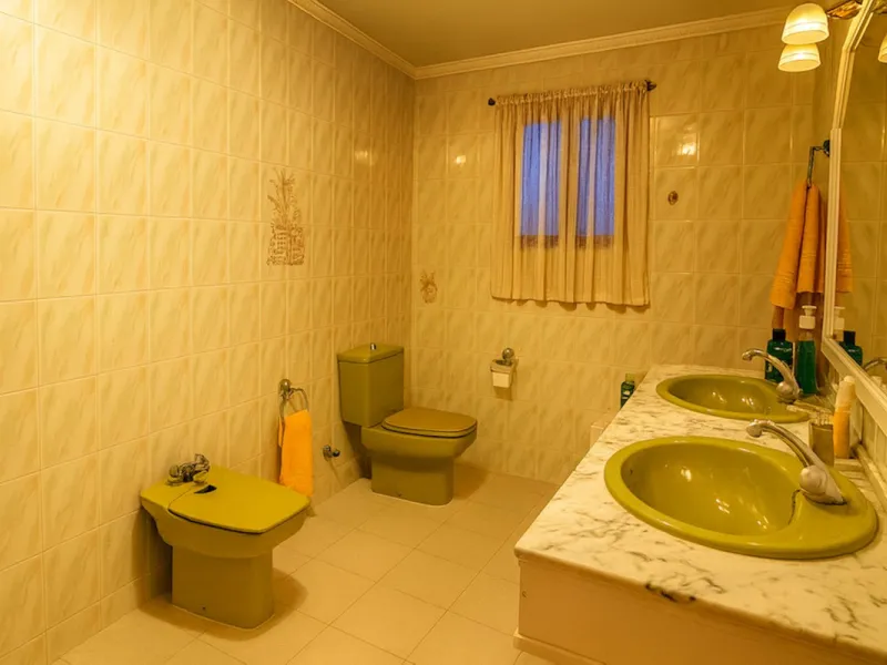 House - Detached Villa в продаже в Torremolinos, Málaga. В доме 3 спален и 3 ванных комнат. Площадь дома 263 м². Площадь участка 913 м²