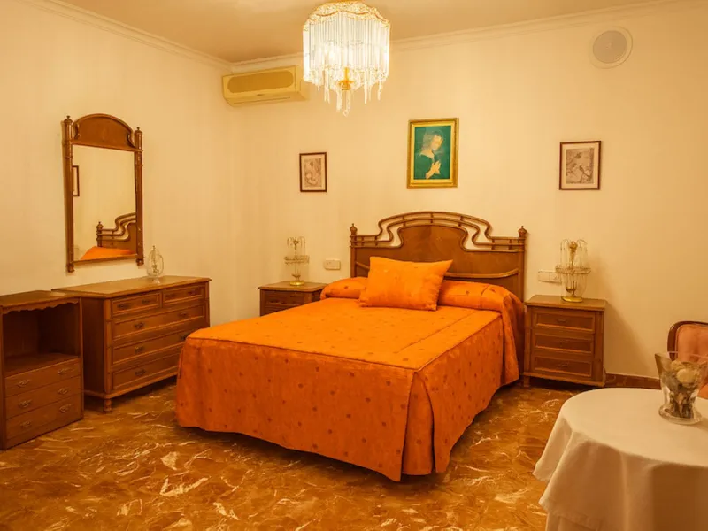 House - Detached Villa в продаже в Torremolinos, Málaga. В доме 3 спален и 3 ванных комнат. Площадь дома 263 м². Площадь участка 913 м²