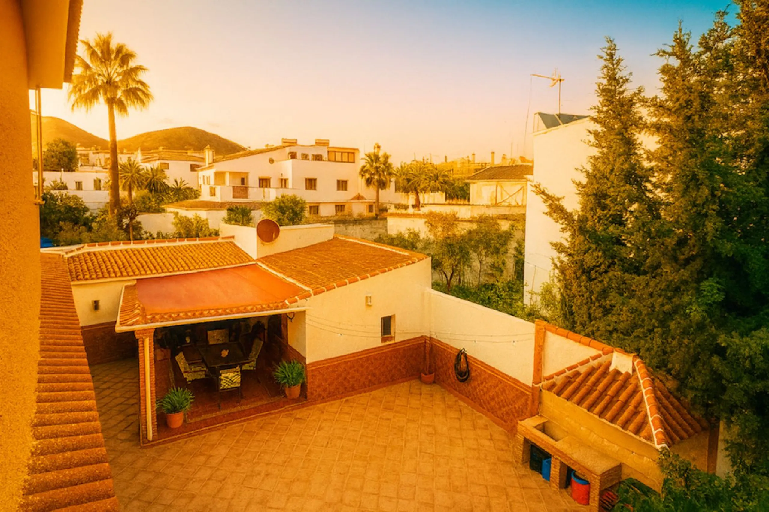 House - Detached Villa в продаже в Torremolinos, Málaga. В доме 3 спален и 3 ванных комнат. Площадь дома 263 м². Площадь участка 913 м²