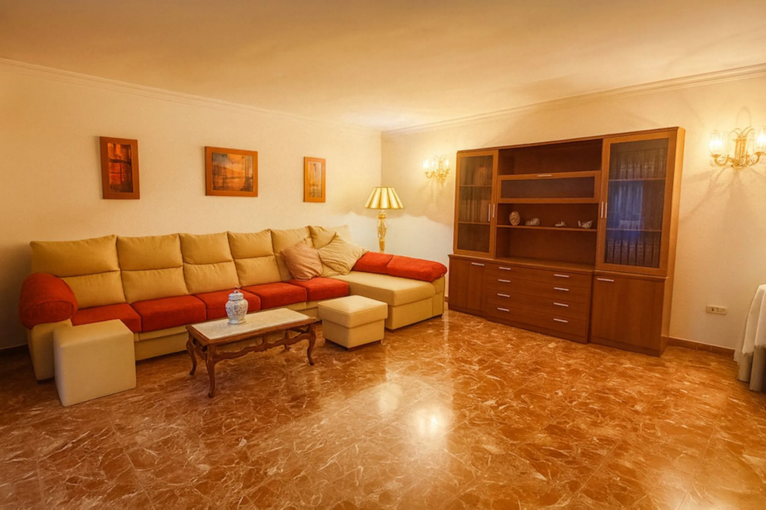 House - Detached Villa в продаже в Torremolinos, Málaga. В доме 3 спален и 3 ванных комнат. Площадь дома 263 м². Площадь участка 913 м²