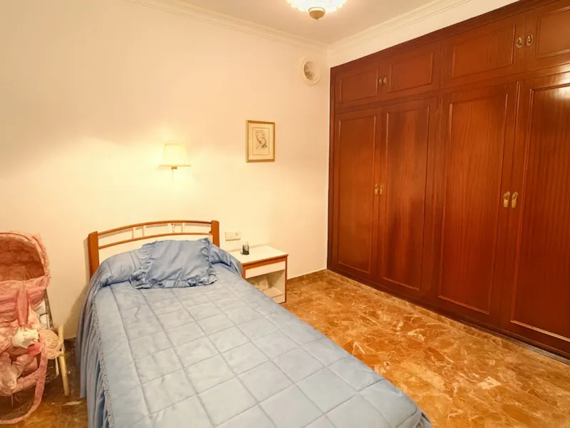 House - Detached Villa в продаже в Torremolinos, Málaga. В доме 3 спален и 3 ванных комнат. Площадь дома 263 м². Площадь участка 913 м²
