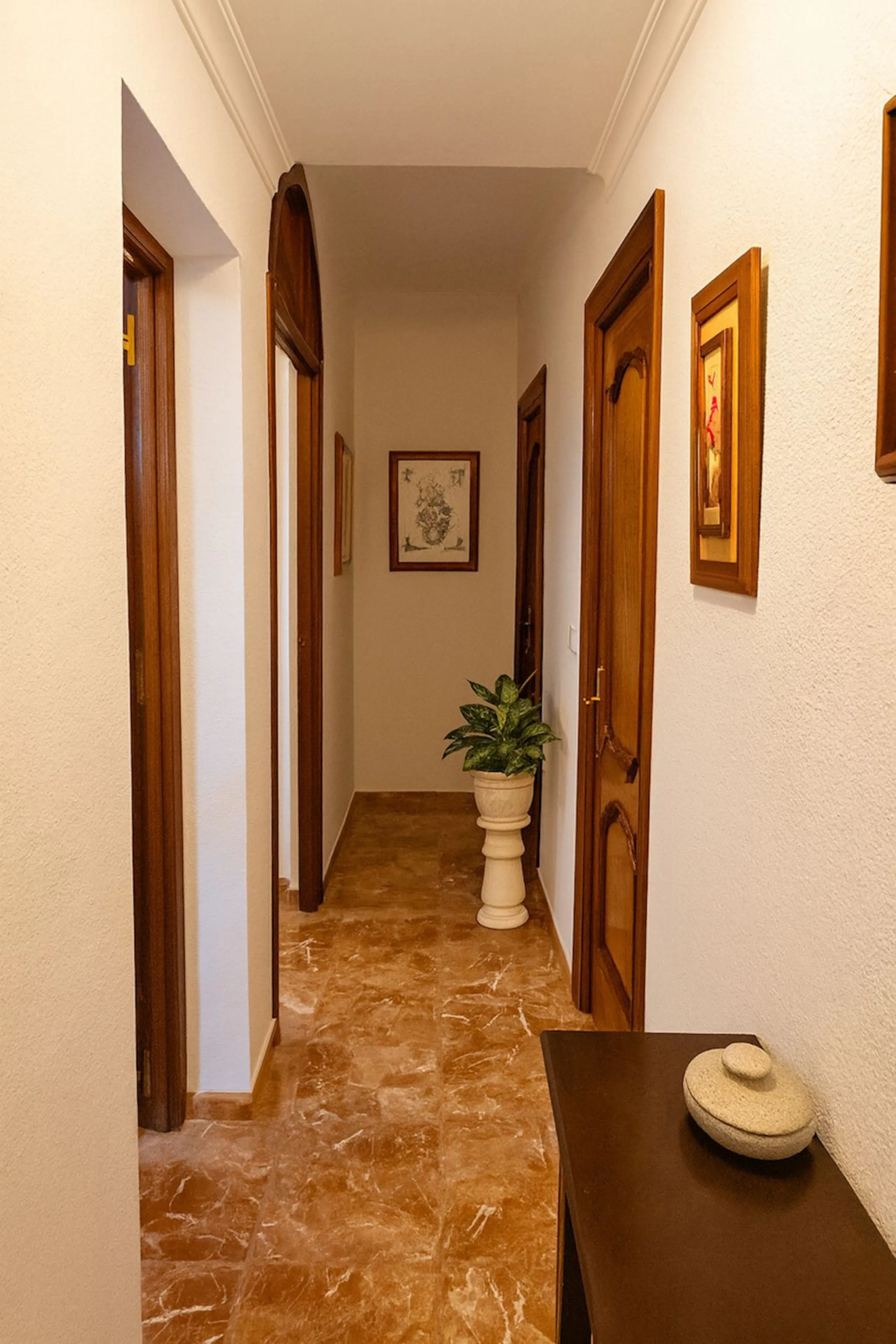 House - Detached Villa в продаже в Torremolinos, Málaga. В доме 3 спален и 3 ванных комнат. Площадь дома 263 м². Площадь участка 913 м²
