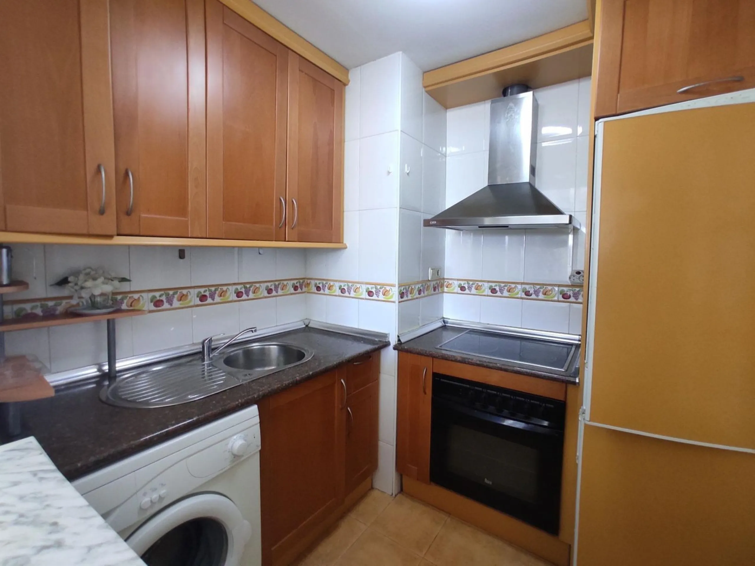 Apartment - Middle Floor Apartment в продаже в Marbella, Málaga. В доме 1 спален и 1 ванных комнат. Площадь дома 55 м²