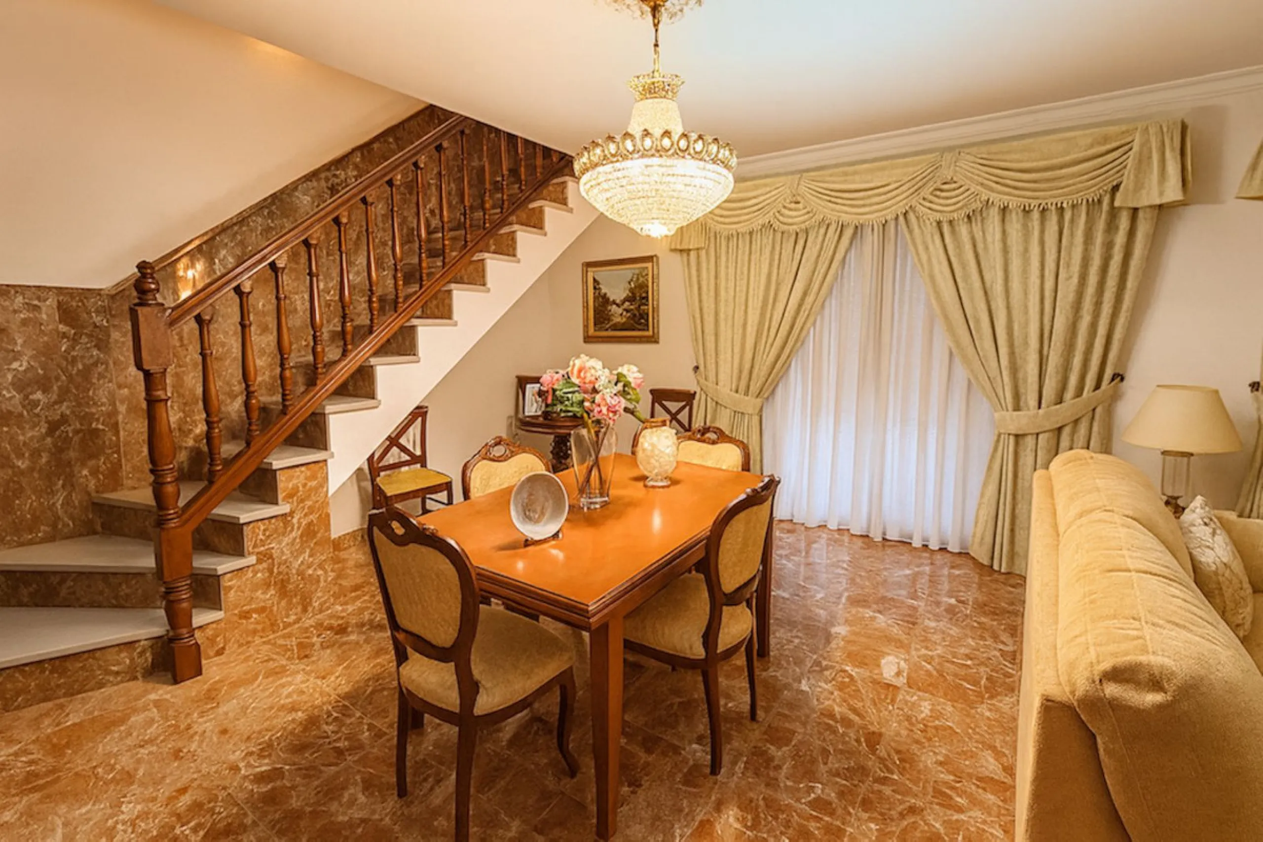 House - Detached Villa в продаже в Torremolinos, Málaga. В доме 3 спален и 3 ванных комнат. Площадь дома 263 м². Площадь участка 913 м²