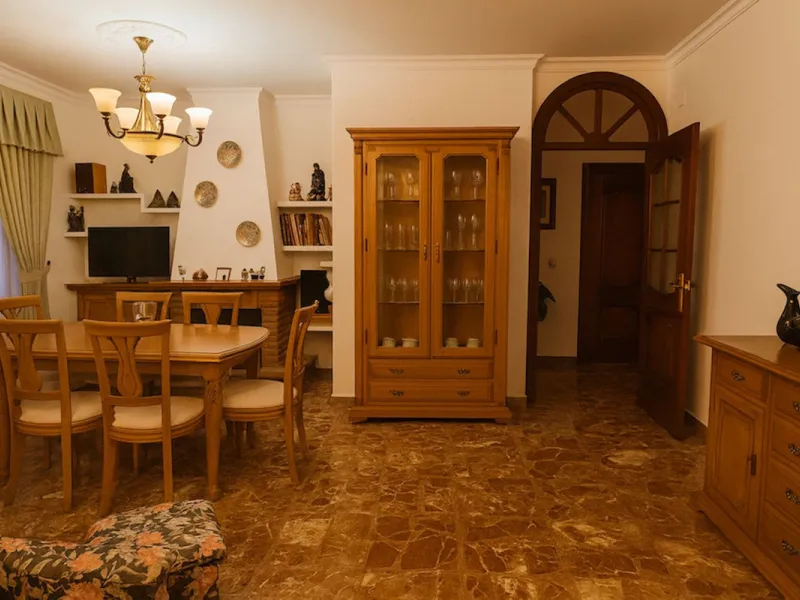 House - Detached Villa в продаже в Torremolinos, Málaga. В доме 3 спален и 3 ванных комнат. Площадь дома 263 м². Площадь участка 913 м²