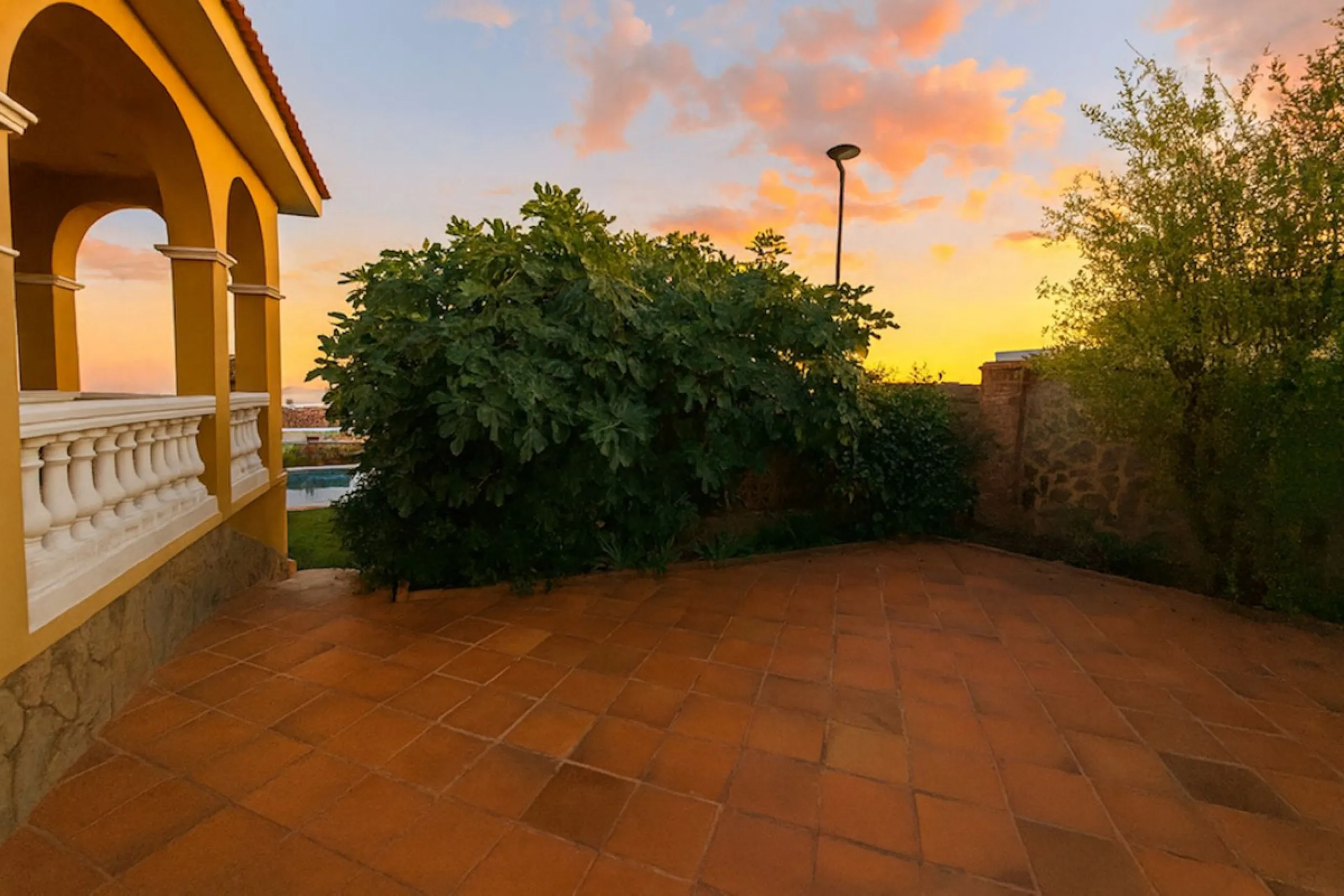 House - Detached Villa в продаже в Torremolinos, Málaga. В доме 3 спален и 3 ванных комнат. Площадь дома 263 м². Площадь участка 913 м²