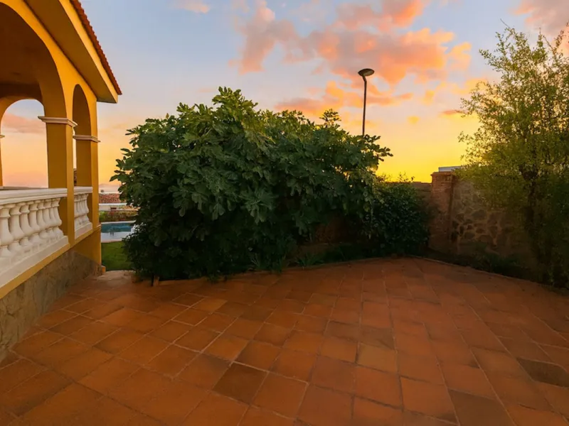 House - Detached Villa в продаже в Torremolinos, Málaga. В доме 3 спален и 3 ванных комнат. Площадь дома 263 м². Площадь участка 913 м²