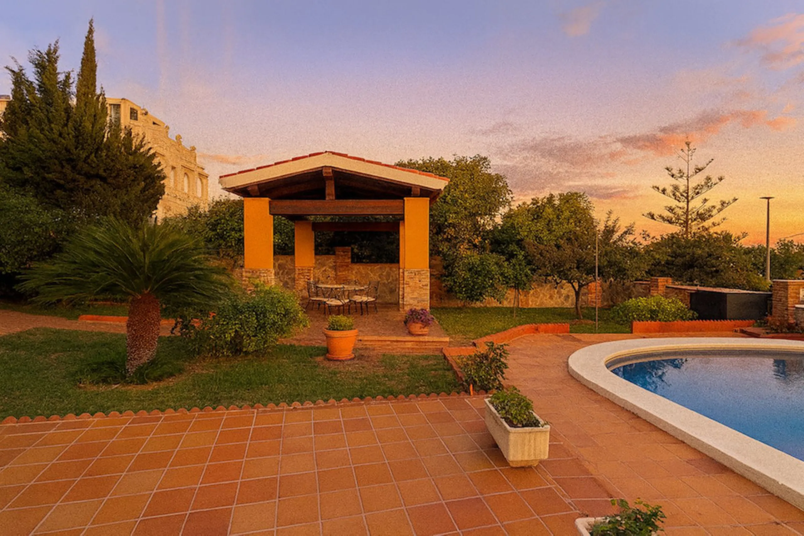 House - Detached Villa в продаже в Torremolinos, Málaga. В доме 3 спален и 3 ванных комнат. Площадь дома 263 м². Площадь участка 913 м²