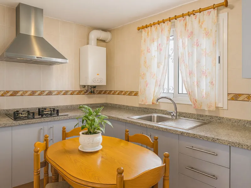 House - Detached Villa в продаже в Torremolinos, Málaga. В доме 3 спален и 3 ванных комнат. Площадь дома 263 м². Площадь участка 913 м²