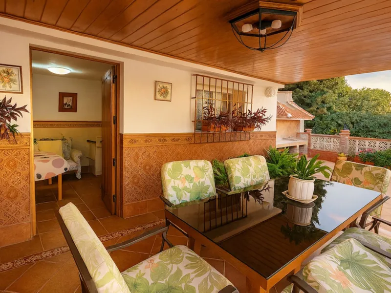 House - Detached Villa в продаже в Torremolinos, Málaga. В доме 3 спален и 3 ванных комнат. Площадь дома 263 м². Площадь участка 913 м²