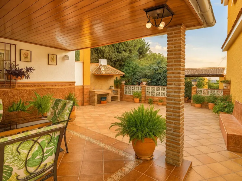 House - Detached Villa в продаже в Torremolinos, Málaga. В доме 3 спален и 3 ванных комнат. Площадь дома 263 м². Площадь участка 913 м²