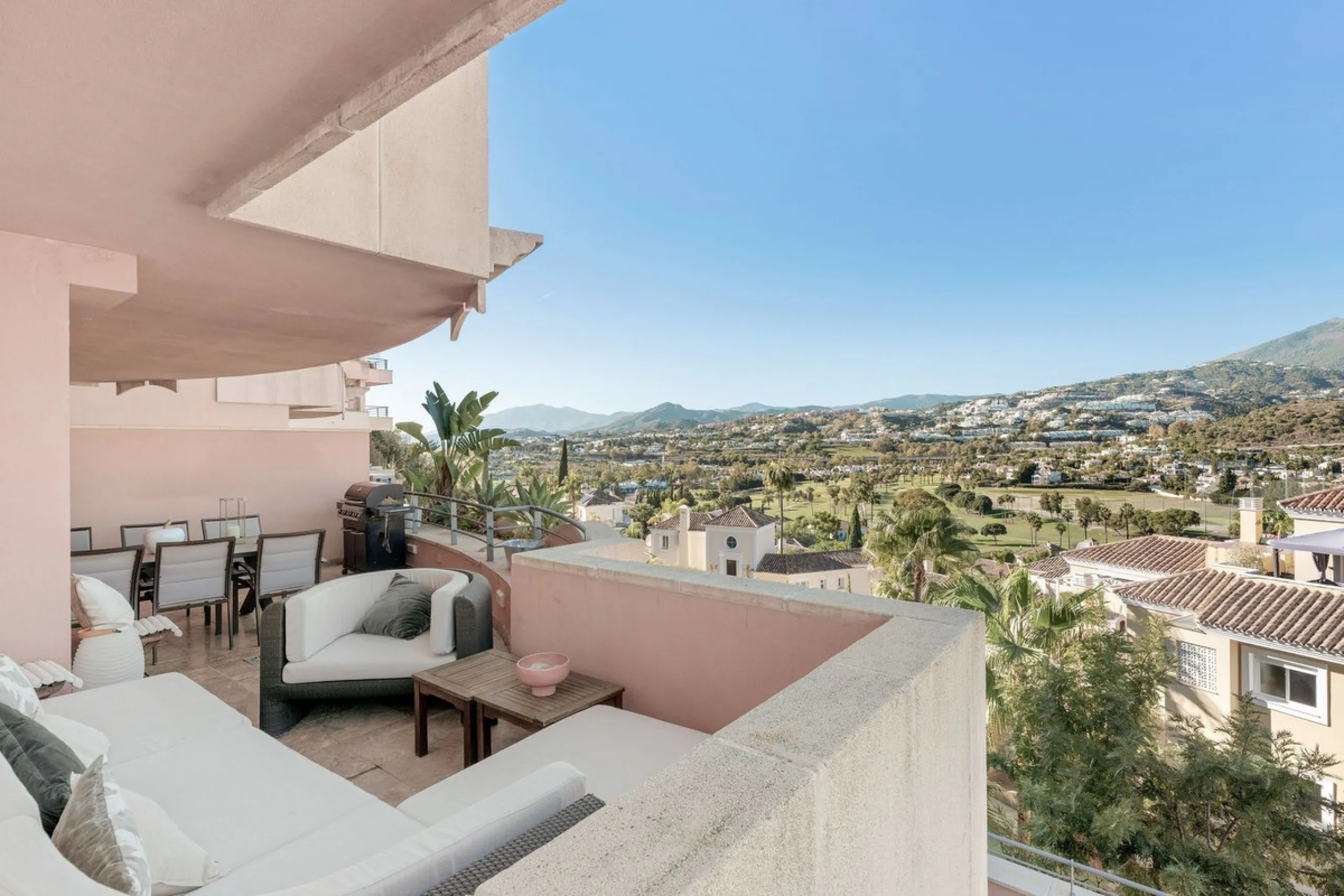 Апартамент средний этаж, Nueva Andalucía, Costa del Sol