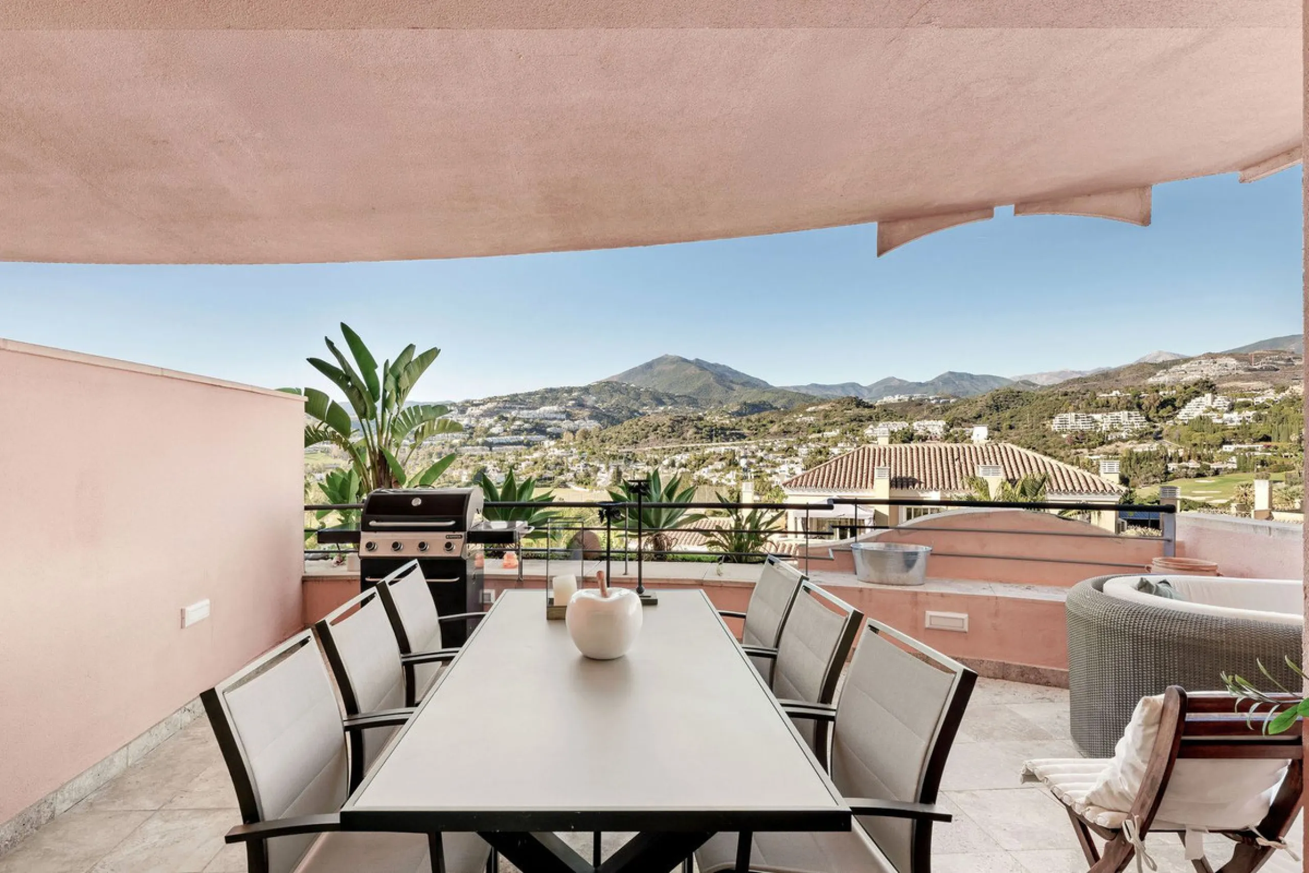 Апартамент средний этаж, Nueva Andalucía, Costa del Sol