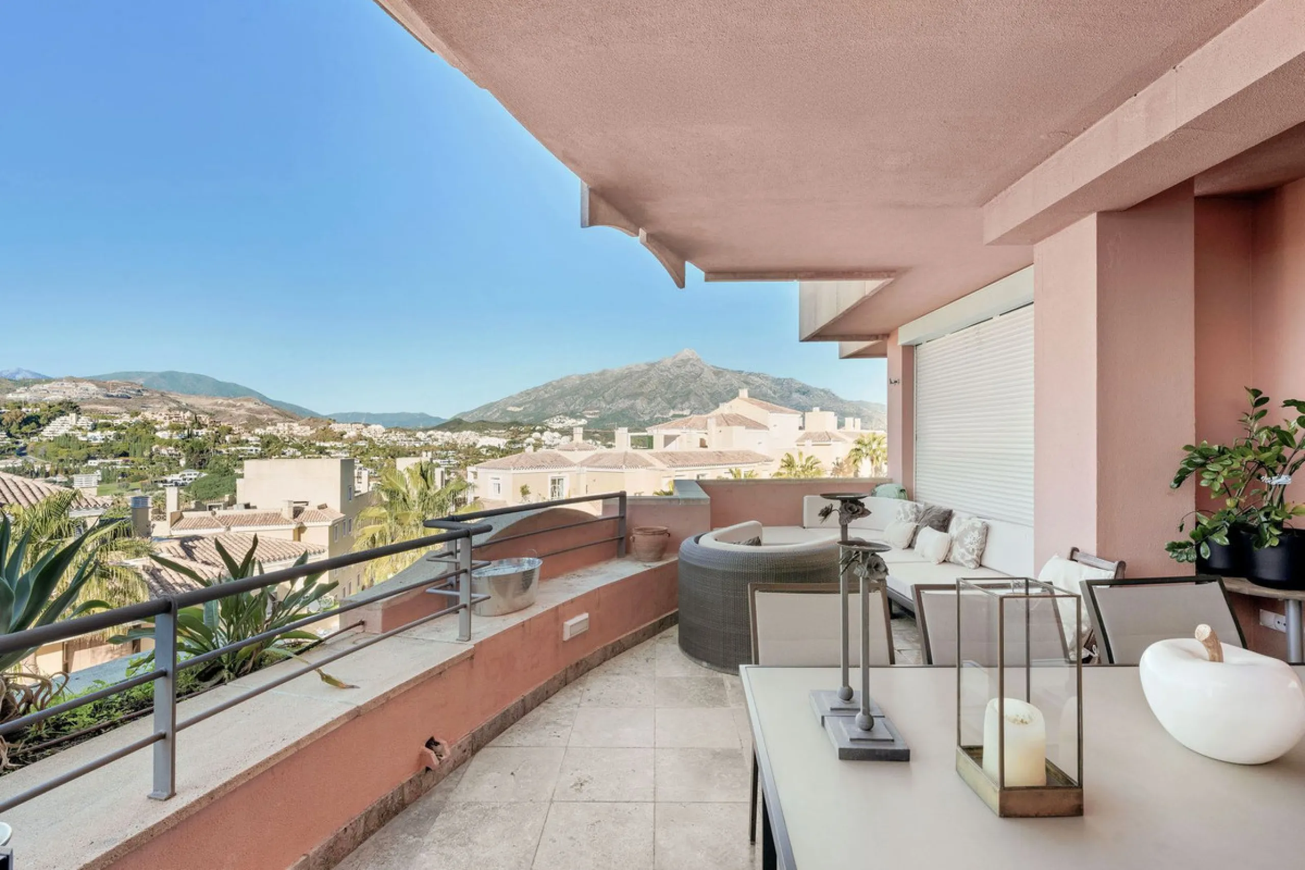 Апартамент средний этаж, Nueva Andalucía, Costa del Sol