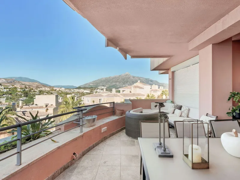 Апартамент средний этаж, Nueva Andalucía, Costa del Sol