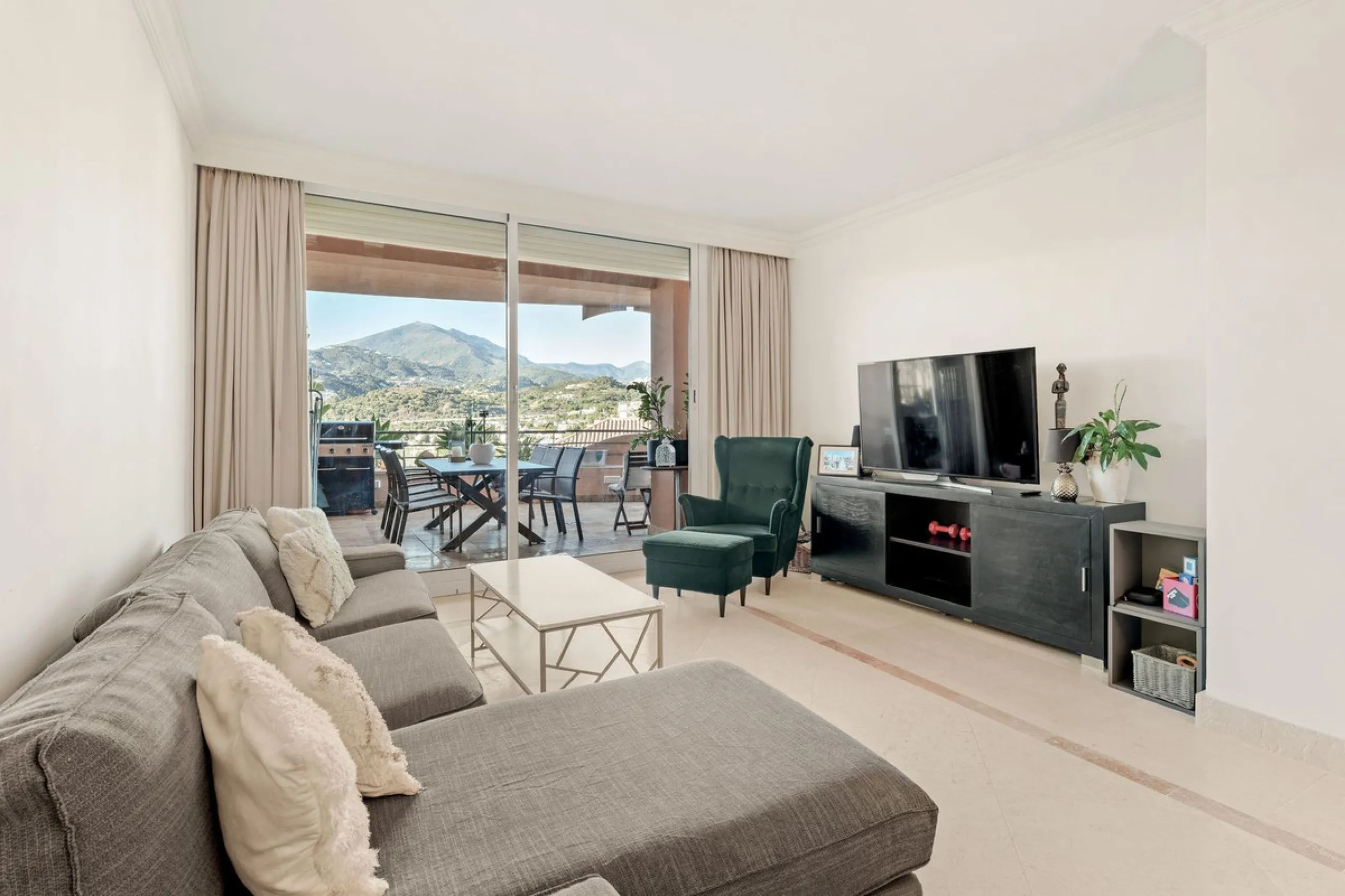 Апартамент средний этаж, Nueva Andalucía, Costa del Sol
