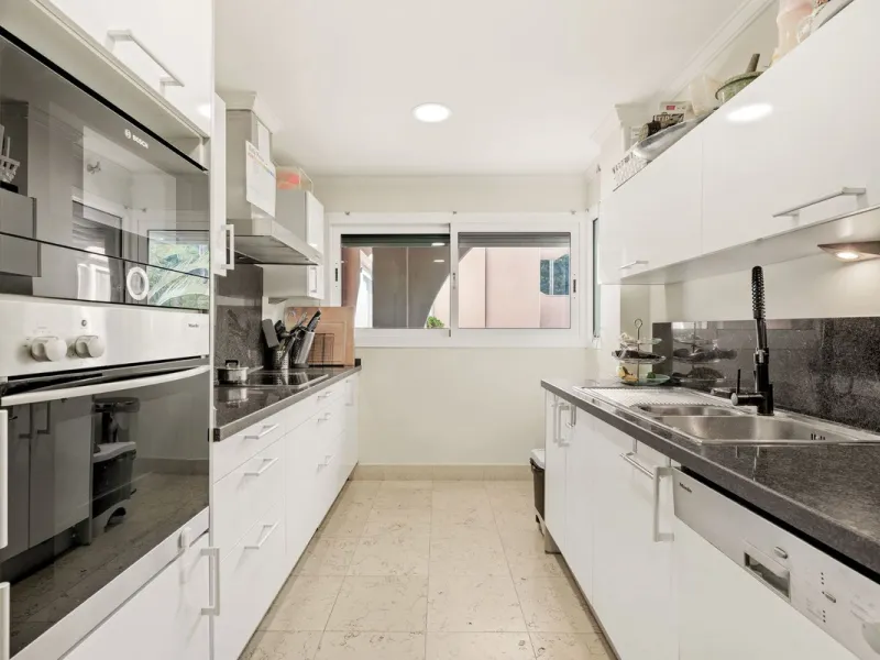 Апартамент средний этаж, Nueva Andalucía, Costa del Sol